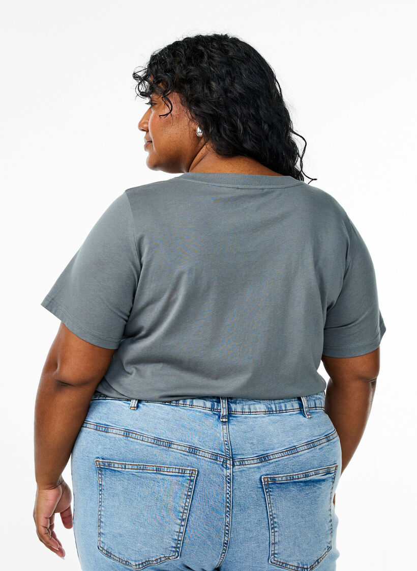 T-shirt en coton simple avec encolure en V, Vert foncé, Model image number 2