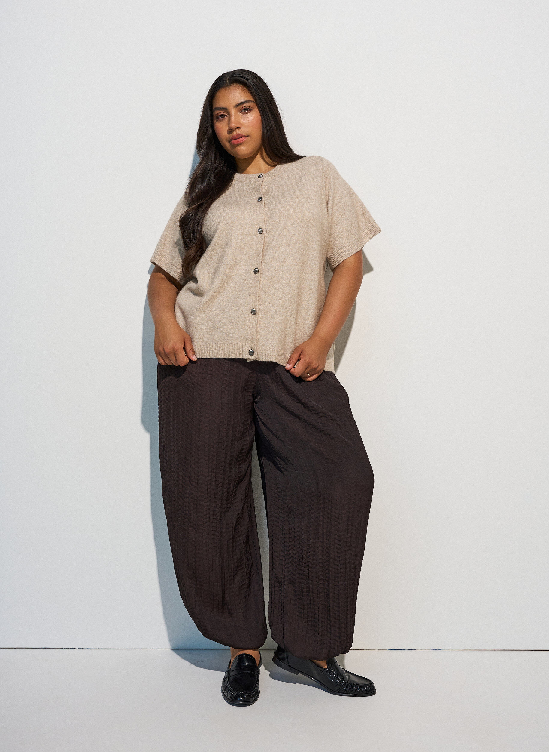 ZizziCardigan en maille avec manches courtes, Beige, Model image number 1