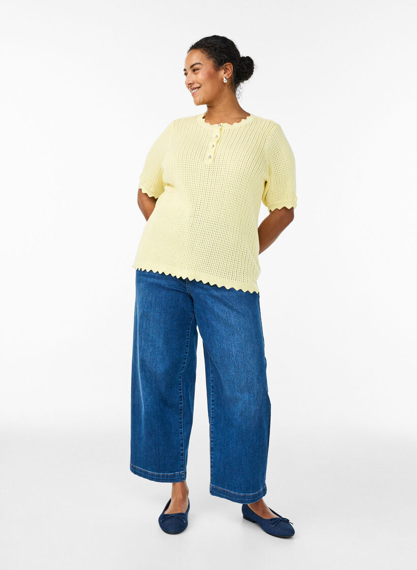 Blouse en maille &agrave; manches courtes avec motif ajour&eacute; et bords ondul&eacute;s, Jaune clair, Model image number 1