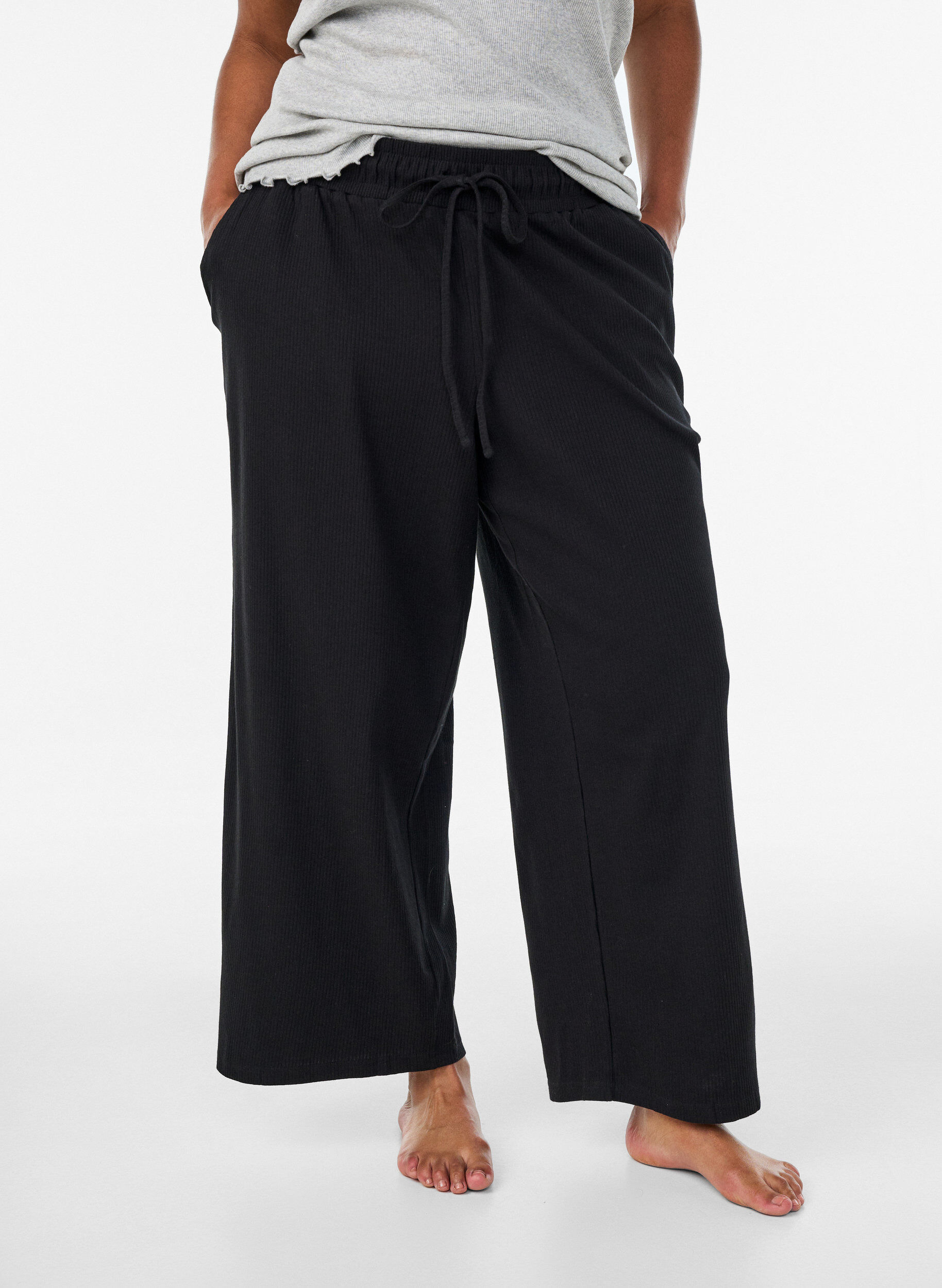 ZizziBas de pyjama c&ocirc;tel&eacute; &agrave; coupe droite, Noir, Model image number 1