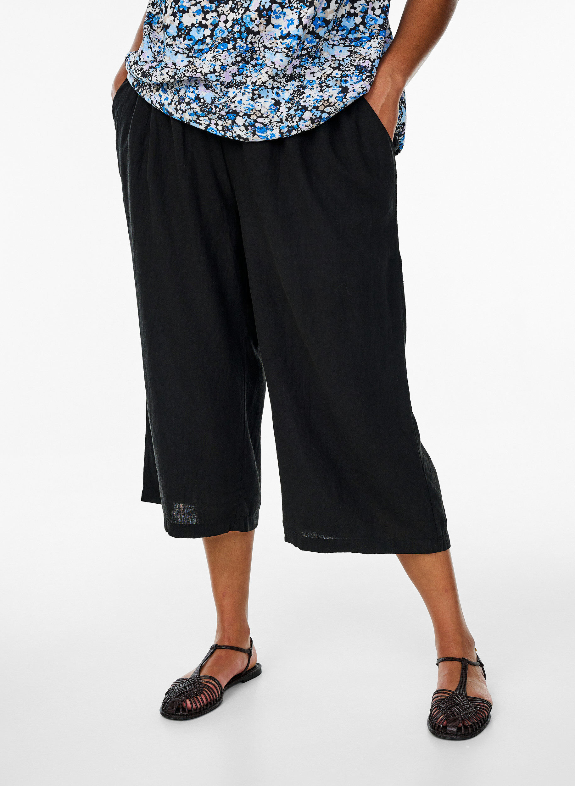 Zizzi Pantalons &eacute;chancr&eacute;s en lin et viscose, Noir, Model image number 2