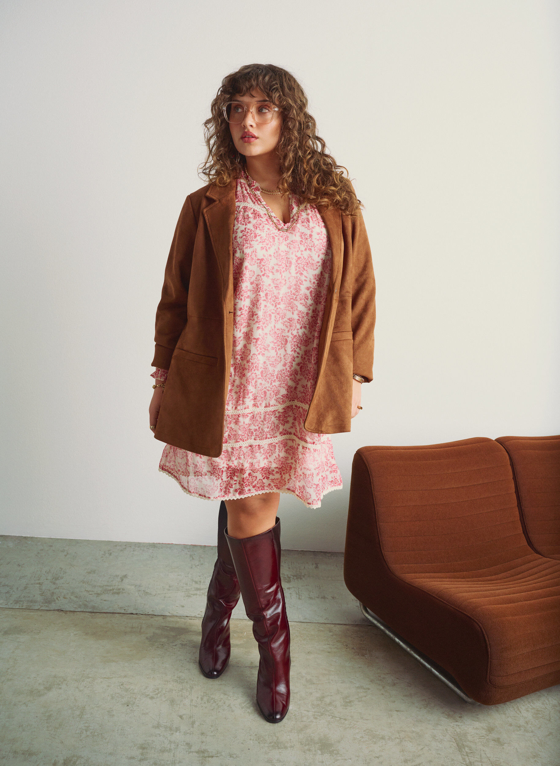 Robe courte en mousseline avec d&eacute;tails en crochet