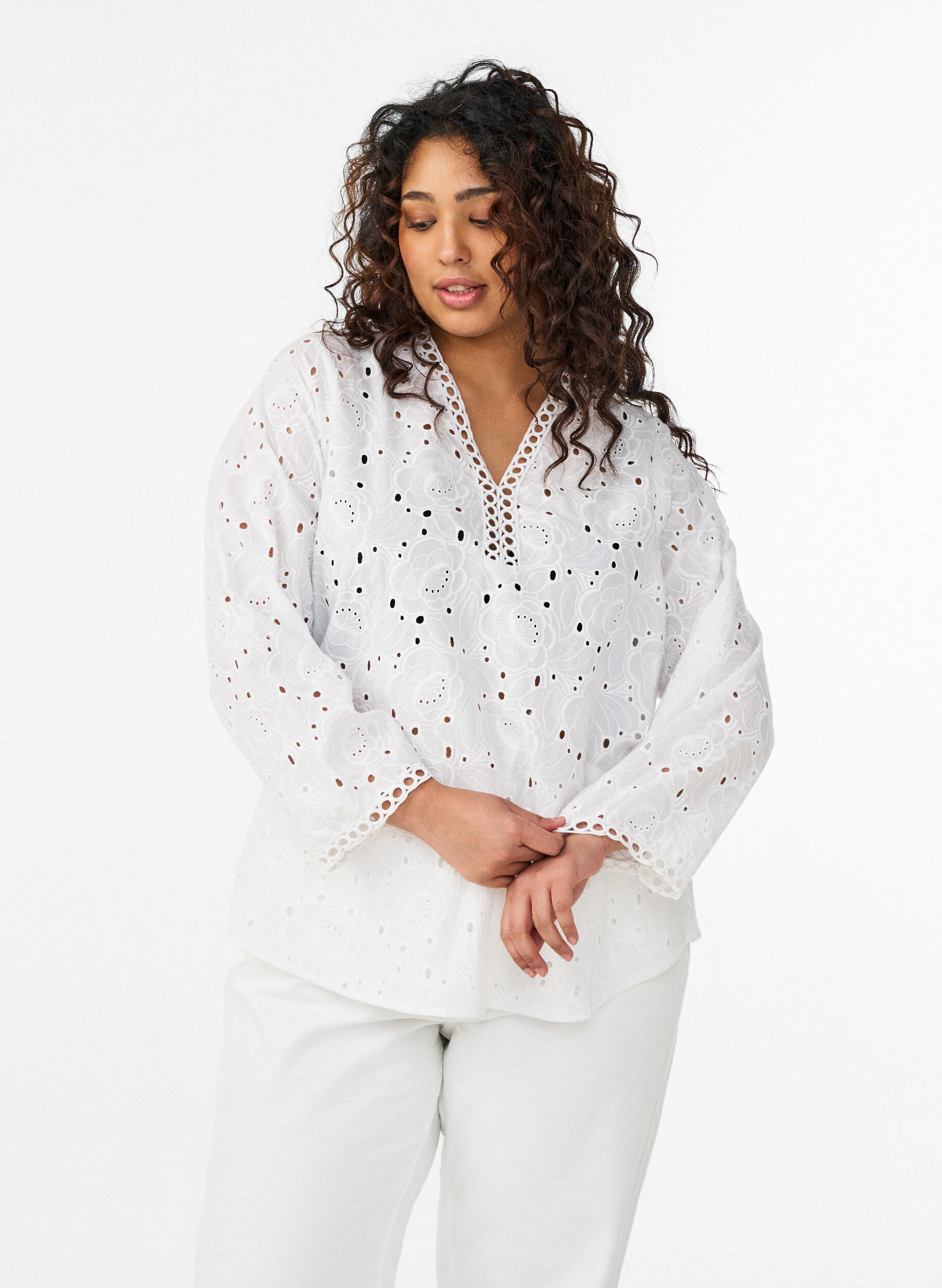 Zizzi Blouse en coton &agrave; manches longues avec broderie anglaise, Blanc, Model image number 0