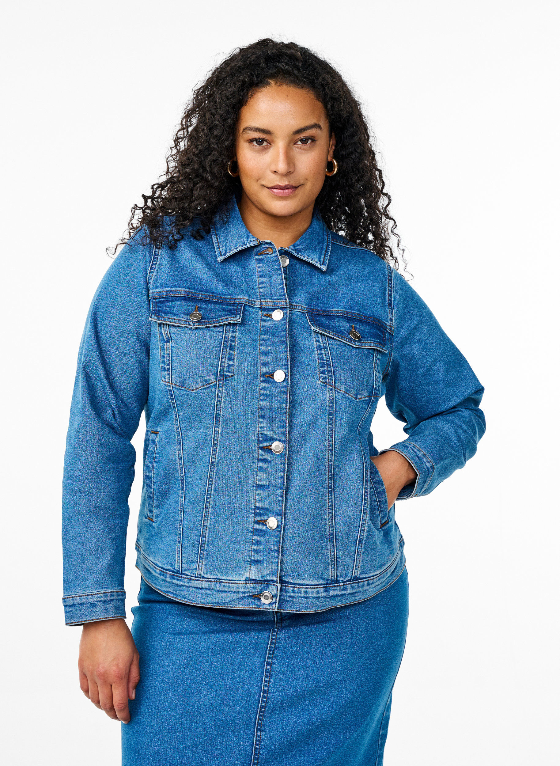 Zizzi FLASH - Veste en jean en m&eacute;lange de coton extensible, Bleu, Model image number 0