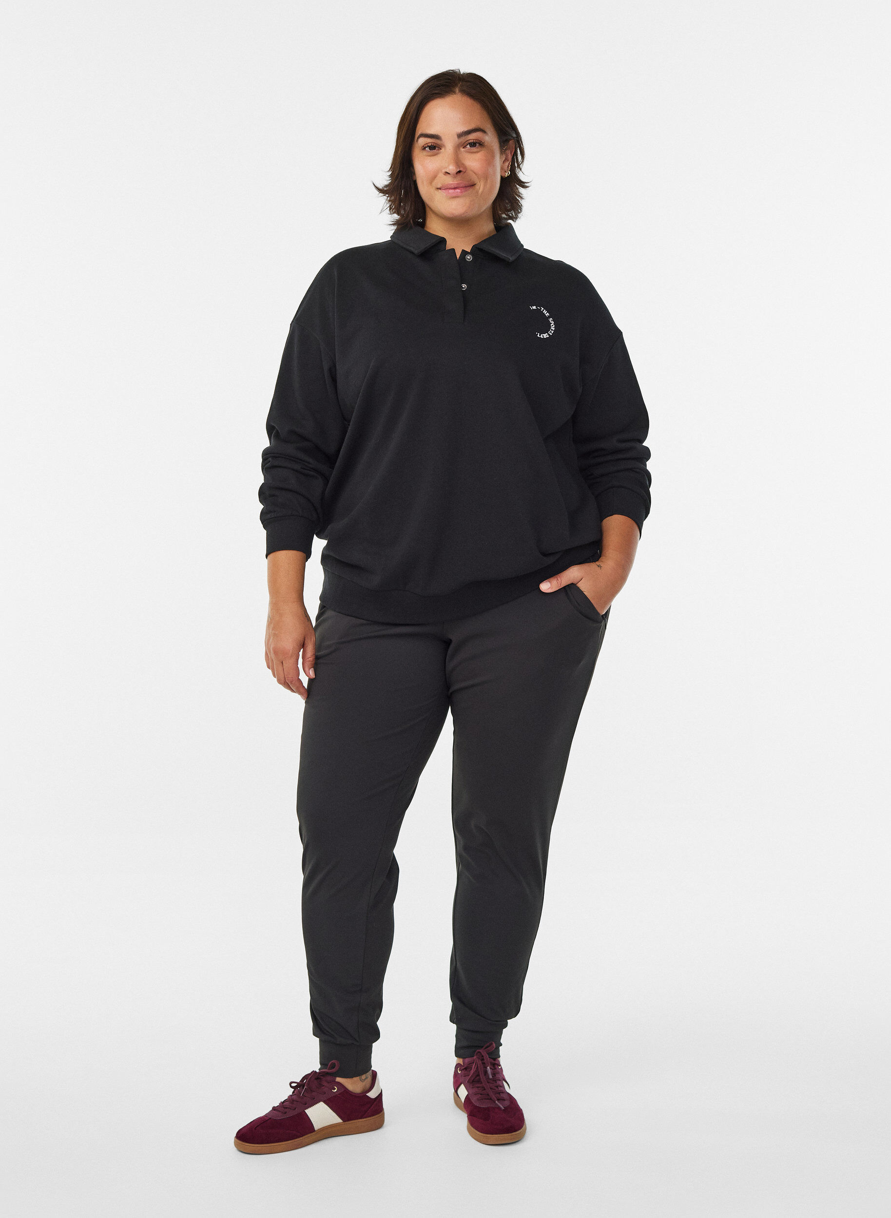 Zizzi Sweat-shirt sport avec col, Noir, Model image number 1