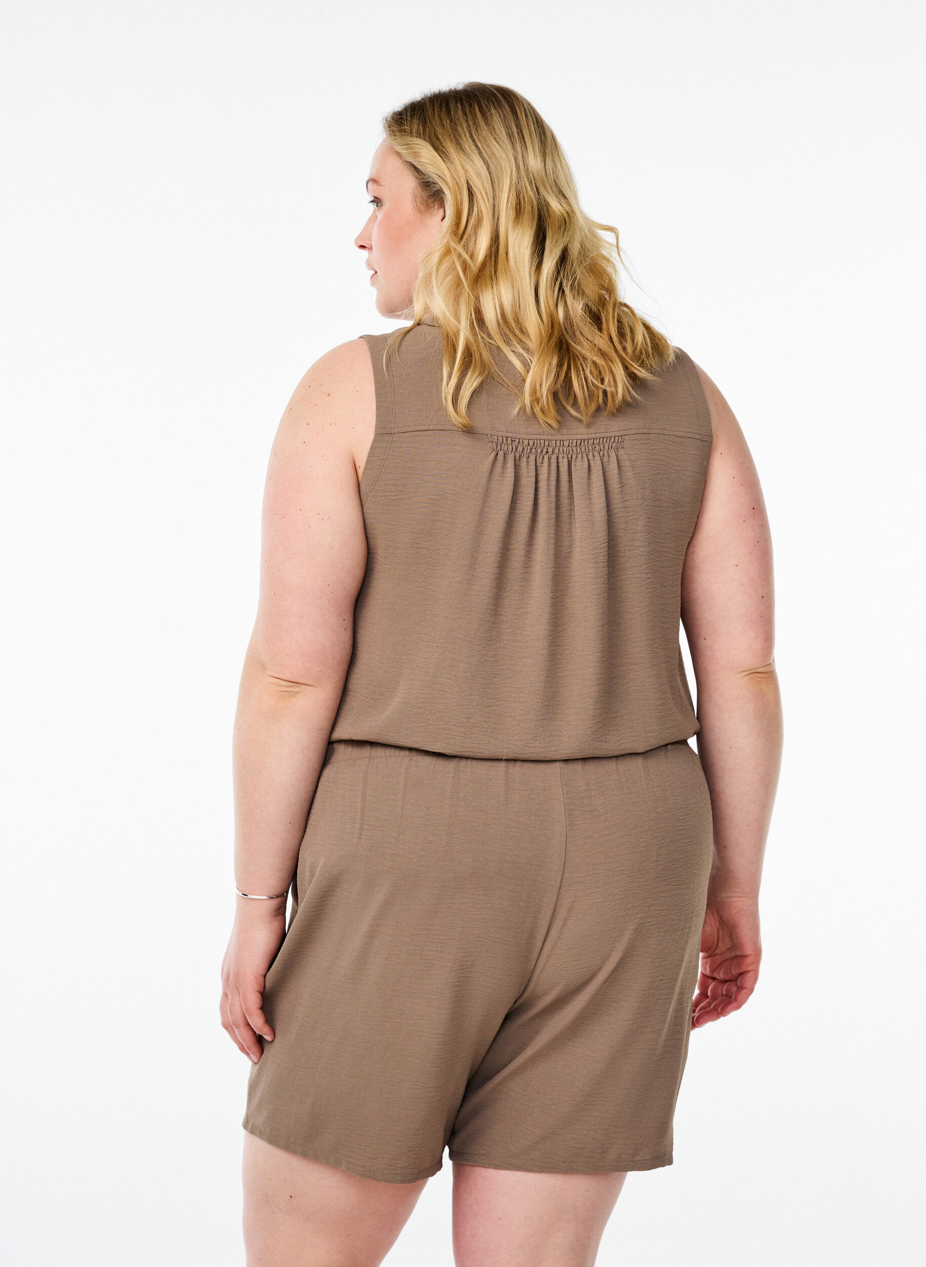 ZizziShort avec poches et ceinture &eacute;lastique, Marron, Model image number 2