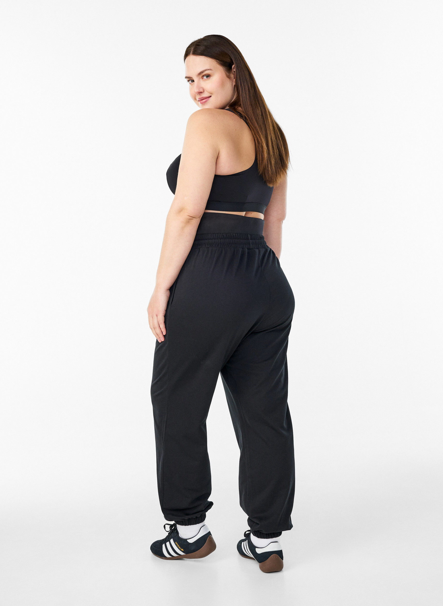 Zizzi Pantalon de jogging avec une ceinture large, Noir, Model image number 2