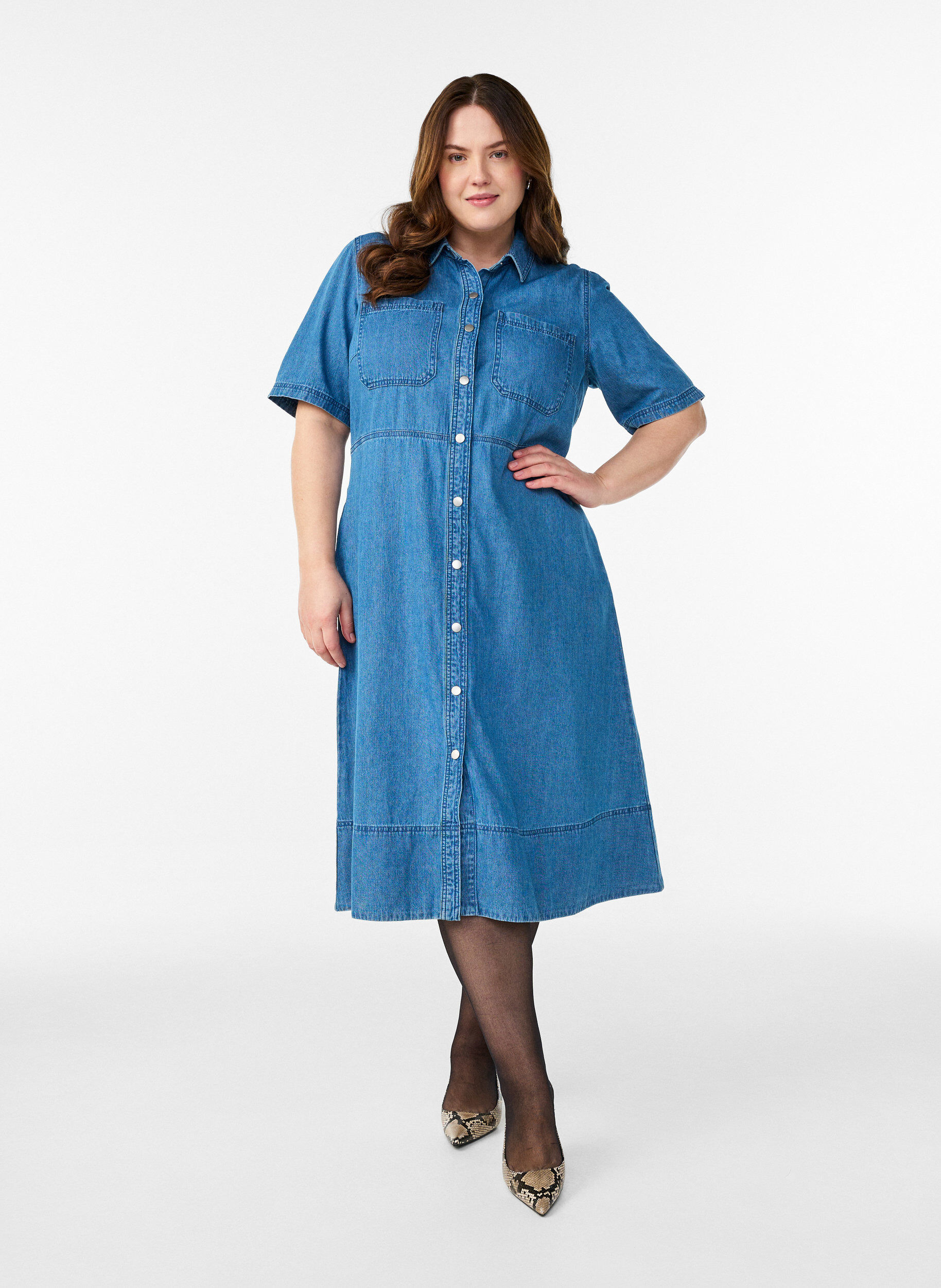 Robe chemise en denim &agrave; manches courtes, Bleu Clair, Model