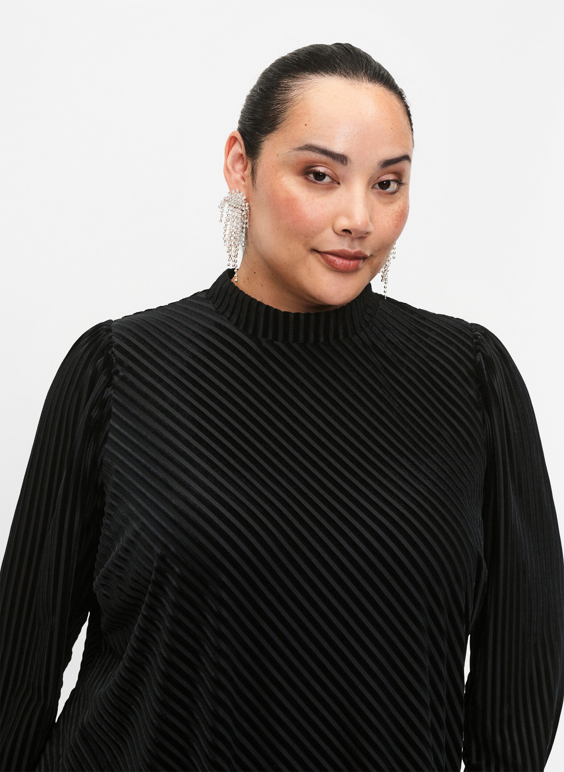 Zizzi Robe textur&eacute;e en velours, Black, Model image number 2