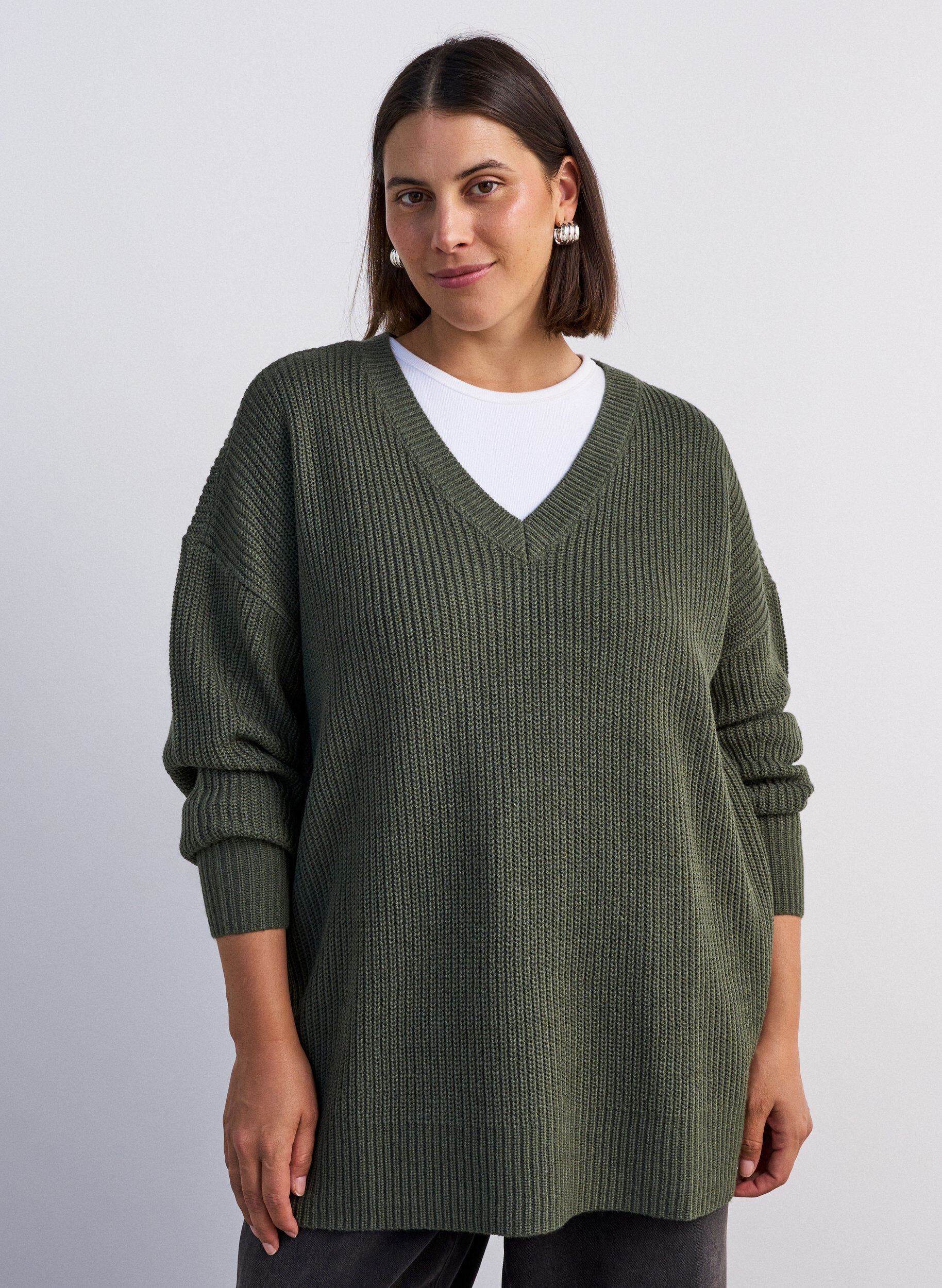 ZizziBlouse longue en maille c&ocirc;tel&eacute;e avec col en V, Vert, Model image number 0
