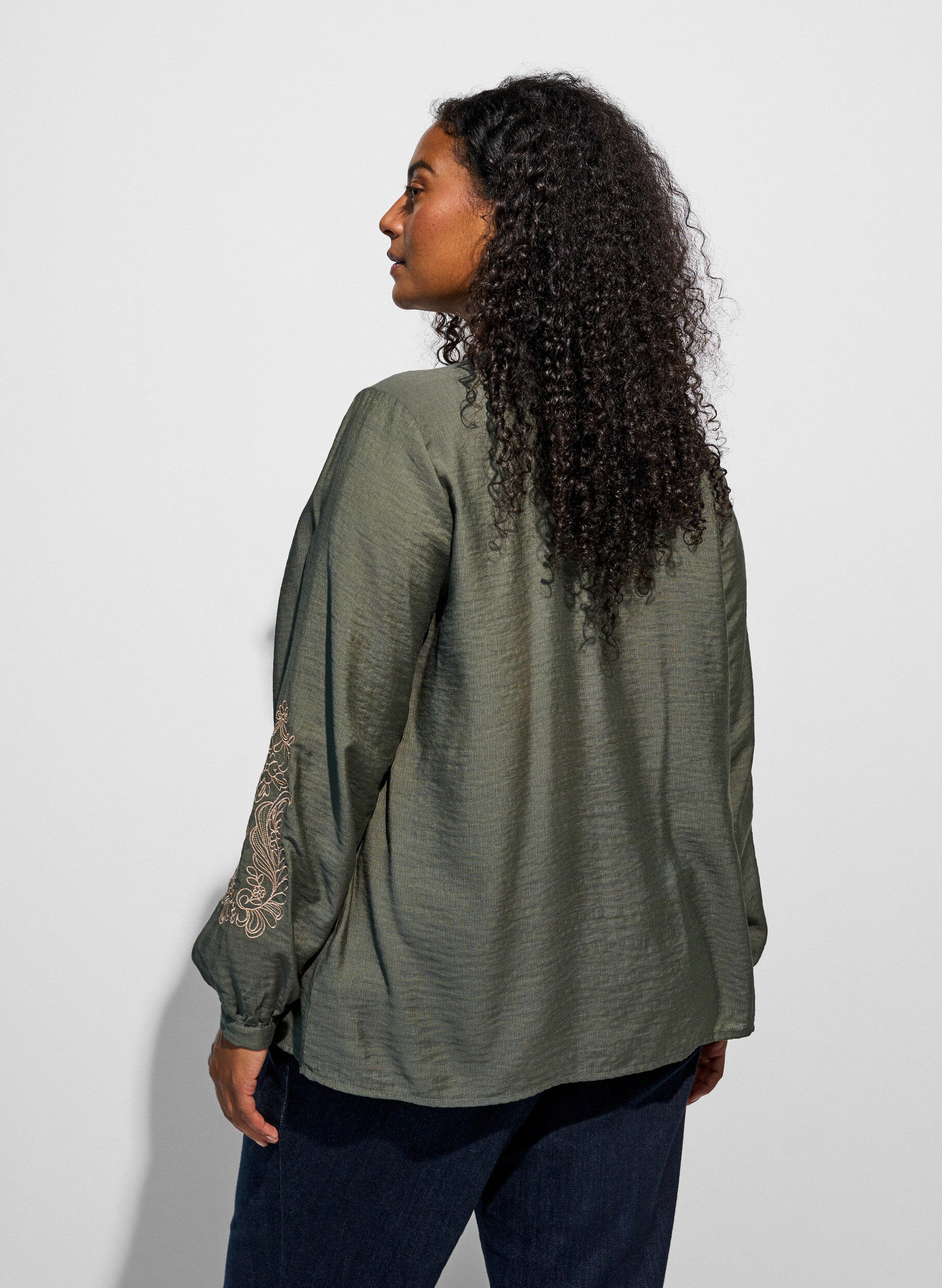ZizziChemise en viscose avec manches brod&eacute;es, Vert, Model image number 2