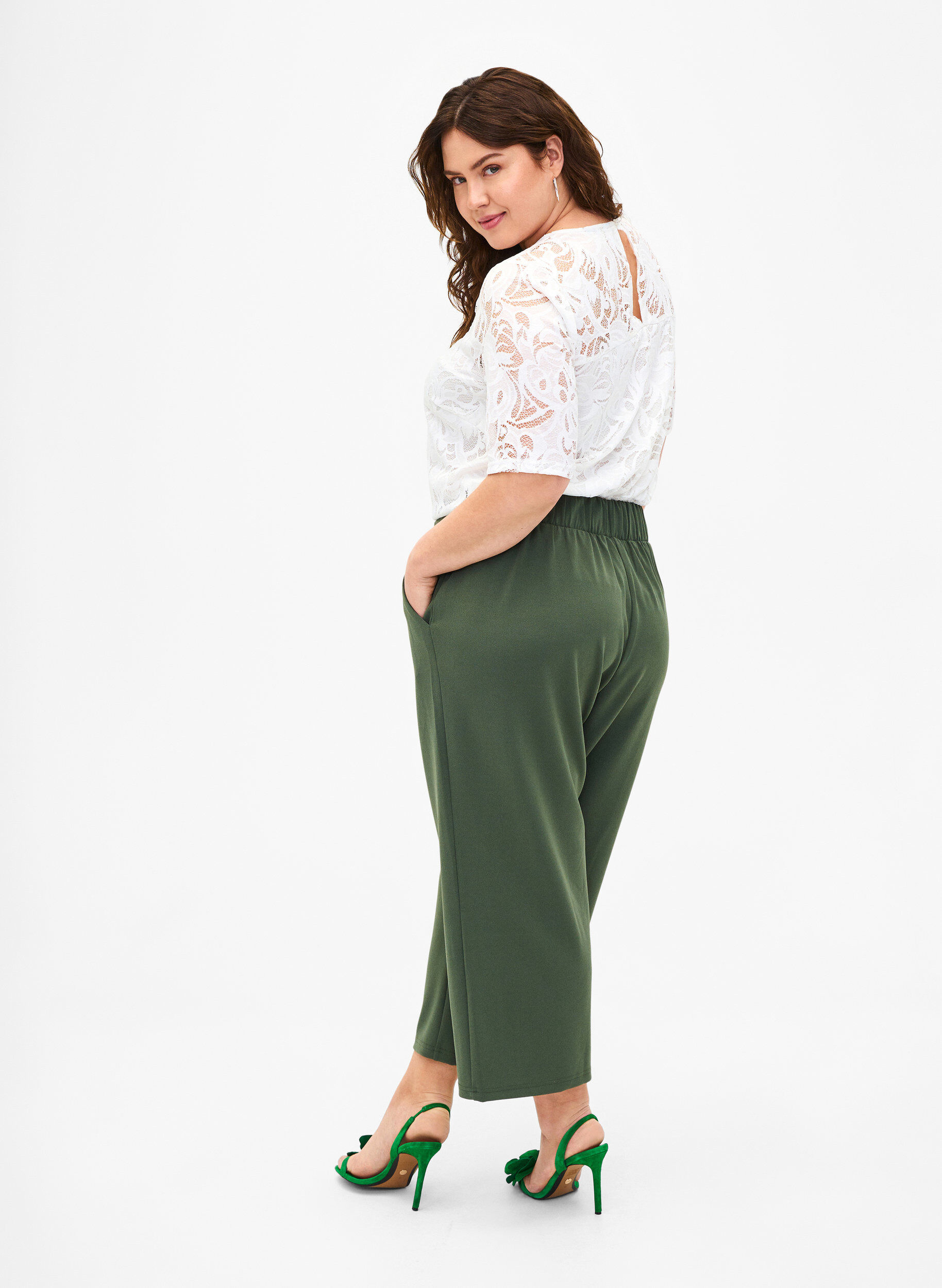 ZizziPantalon 7/8 coupe ample, Vert, Model image number 1