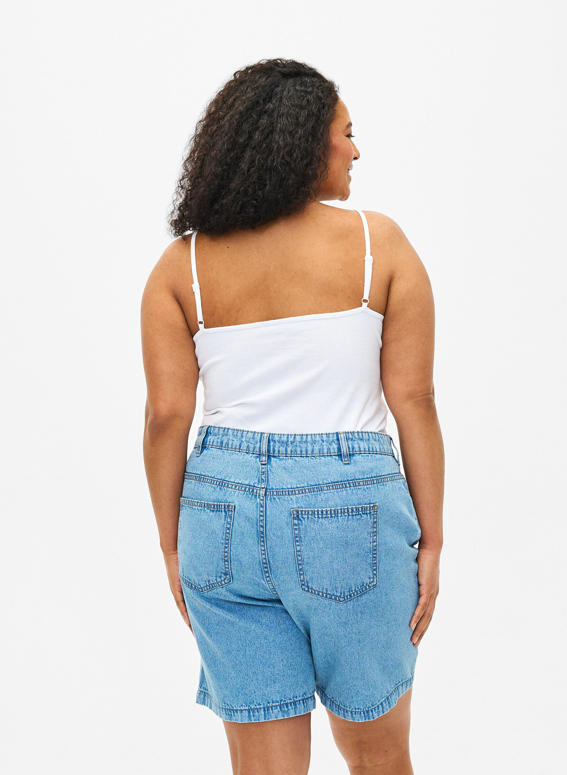 Zizzi Haut c&ocirc;tel&eacute; en coton biologique avec d&eacute;tail en forme de croix, Bright White, Model image number 1