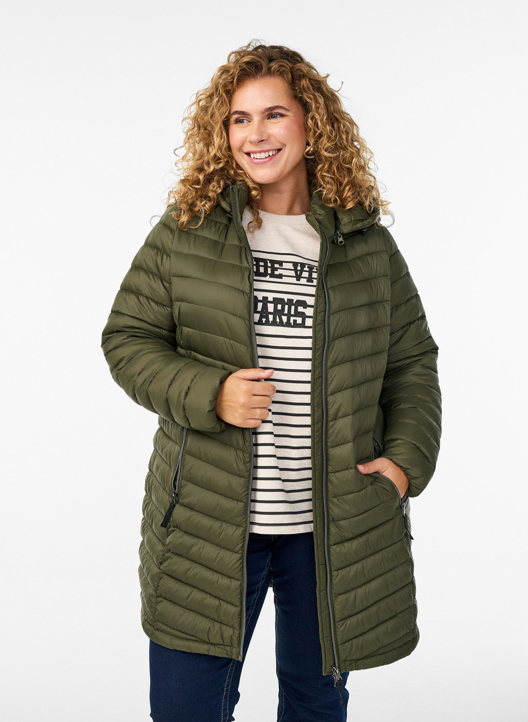 Veste l&eacute;g&egrave;re avec poches et capuche amovible., Vert fonc&eacute;, Model
