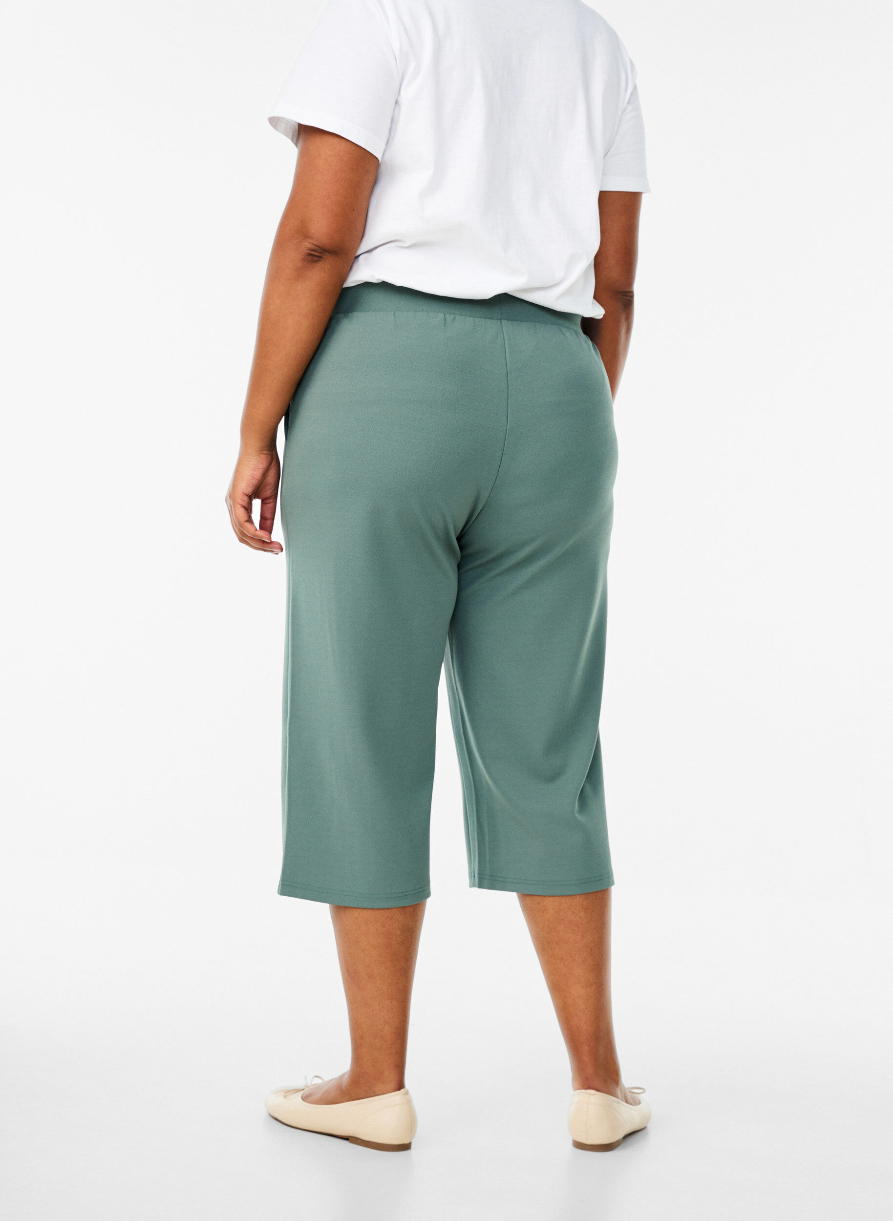 Zizzi Culotte taille haute &agrave; coupe ample, Vert fonc&eacute;, Model image number 1