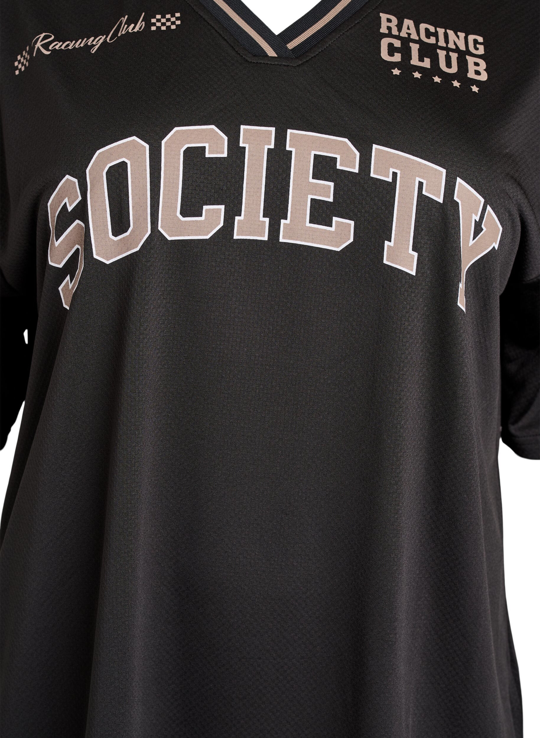 Zizzi T-shirt sport avec col en V et imprim&eacute; course, Noir, Packshot image number 2