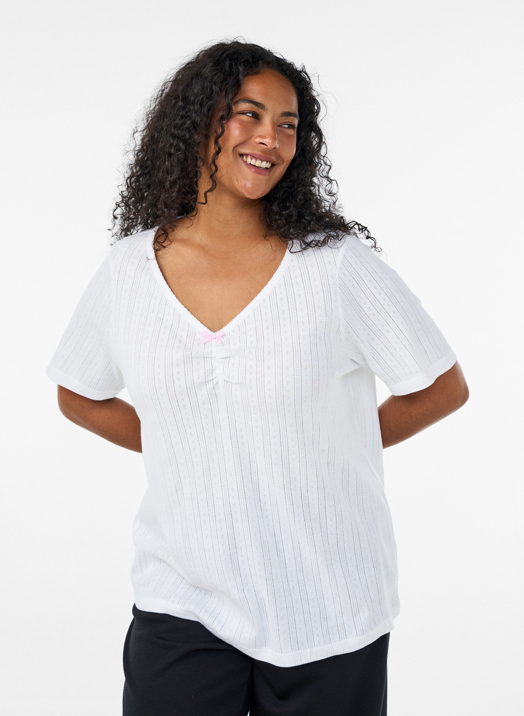 ZizziHaut de nuit en coton biologique avec broderie ajour&eacute;e, Blanc, Model image number 0