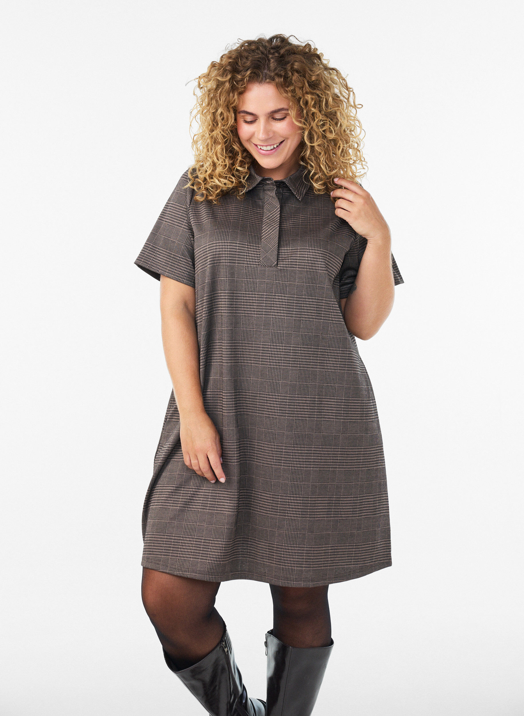 ZizziRobe courte &agrave; carreaux avec un col de chemise, Marron, Model image number 0