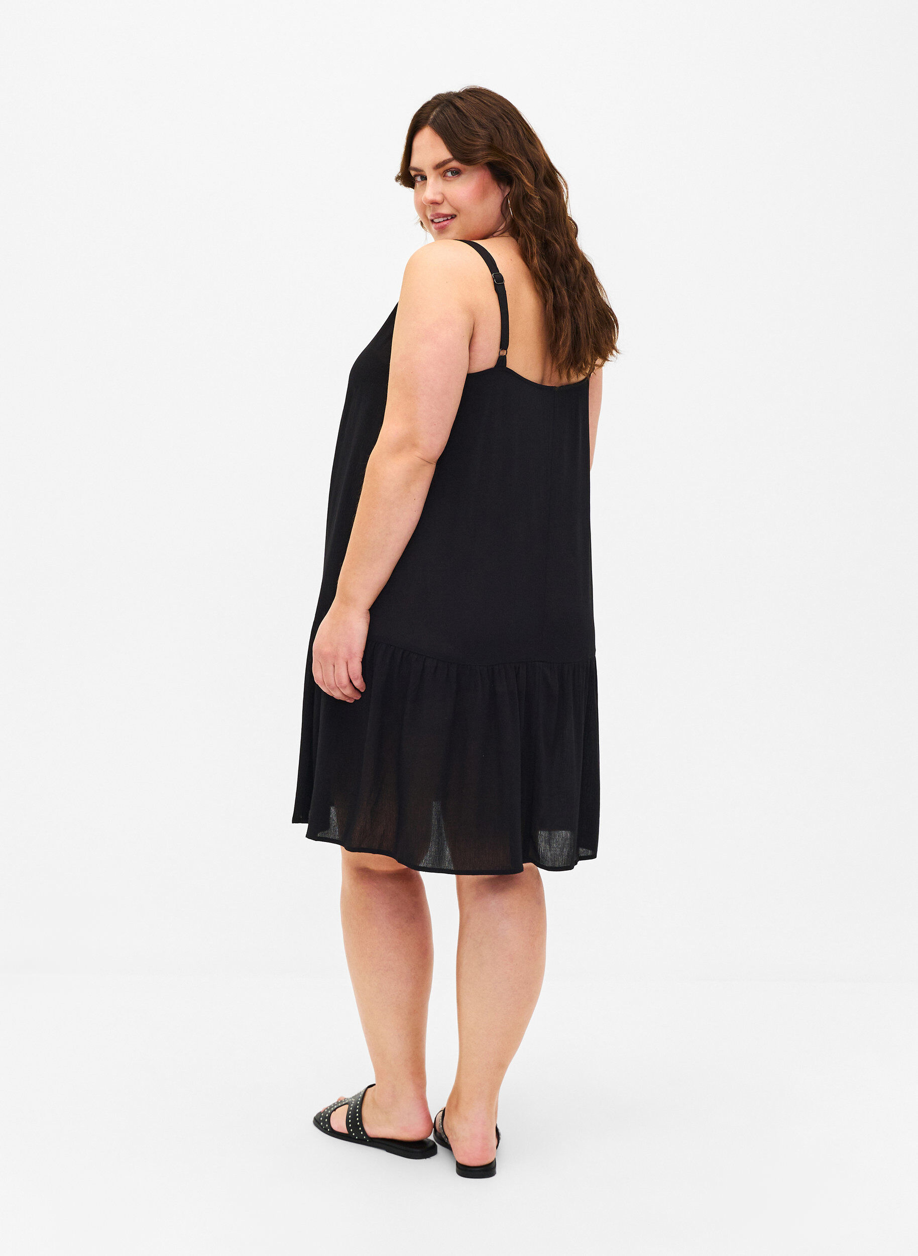 Zizzi Robe d'&eacute;t&eacute; &agrave; bretelles en viscose, Black, Model image number 1
