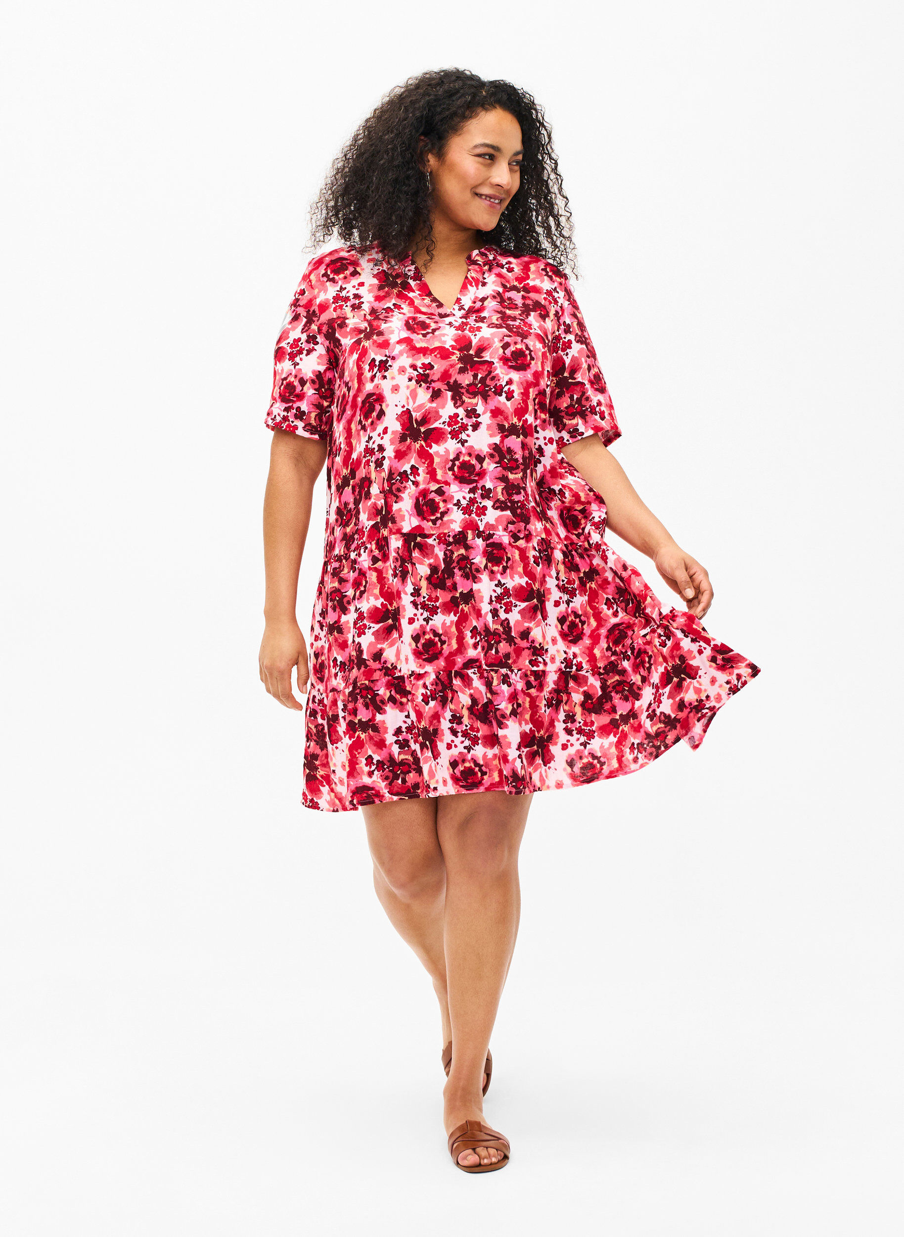 Zizzi Robe en coton &agrave; imprim&eacute; floral, Pink AOP Flower, Model image number 2