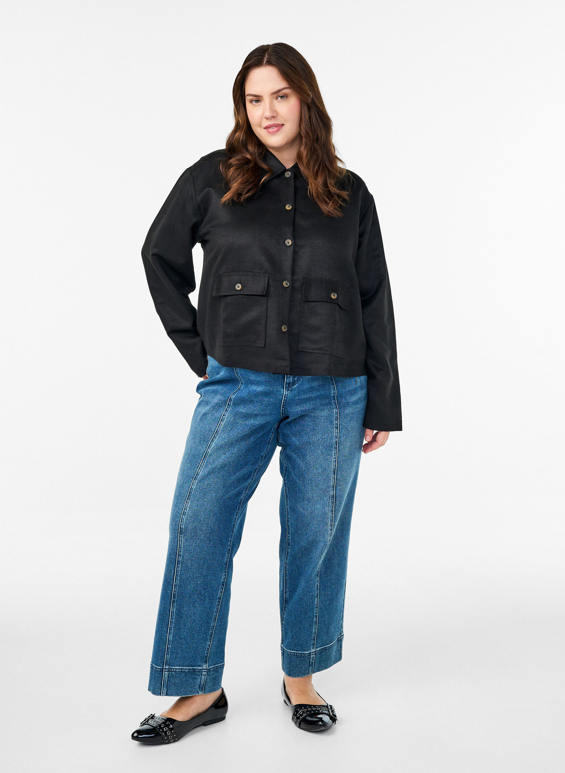 Zizzi Veste courte en su&eacute;dine avec poches, Noir, Model image number 1