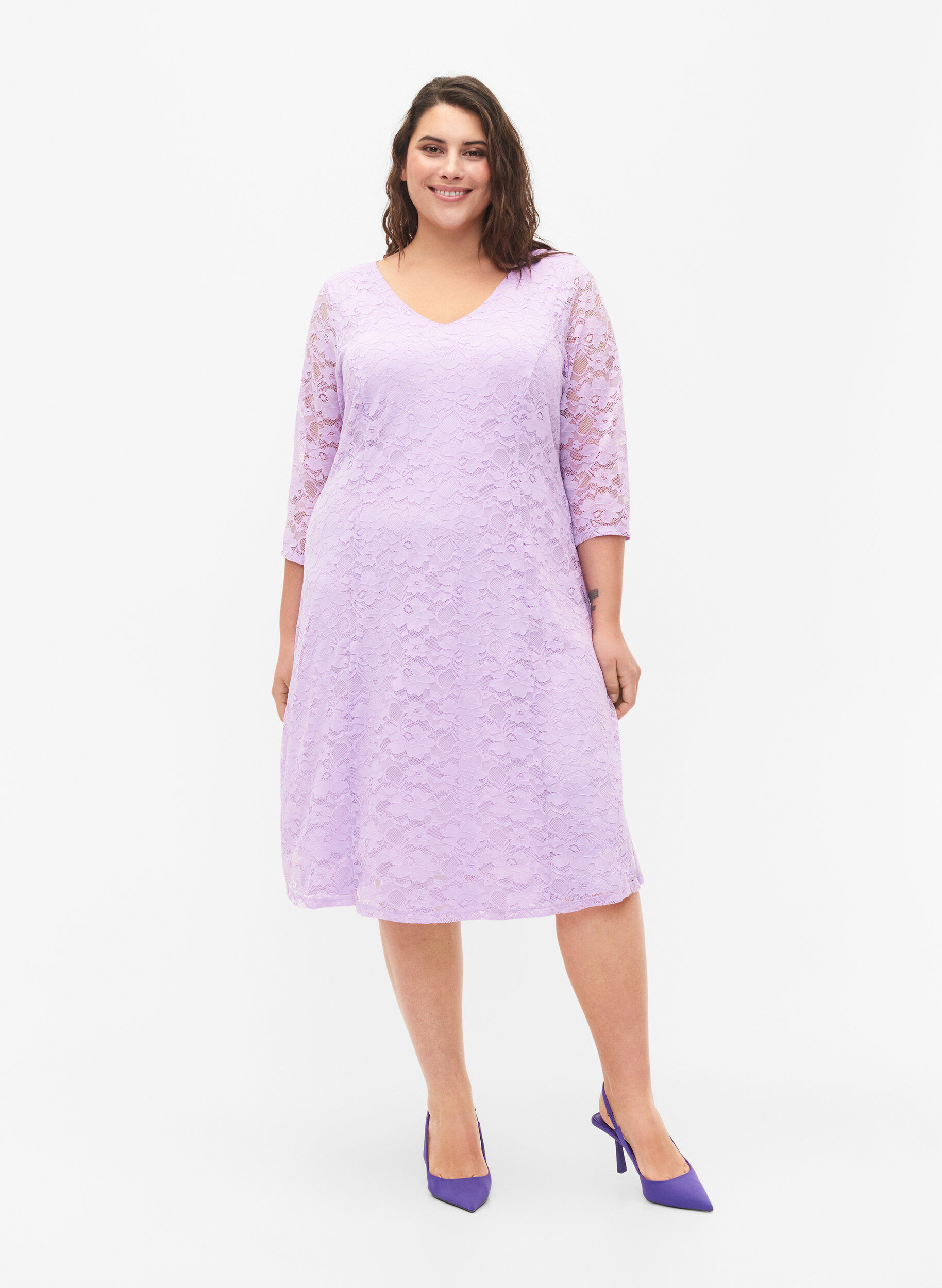Zizzi Robe en dentelle manches 3/4, Lavendula, Model image number 2