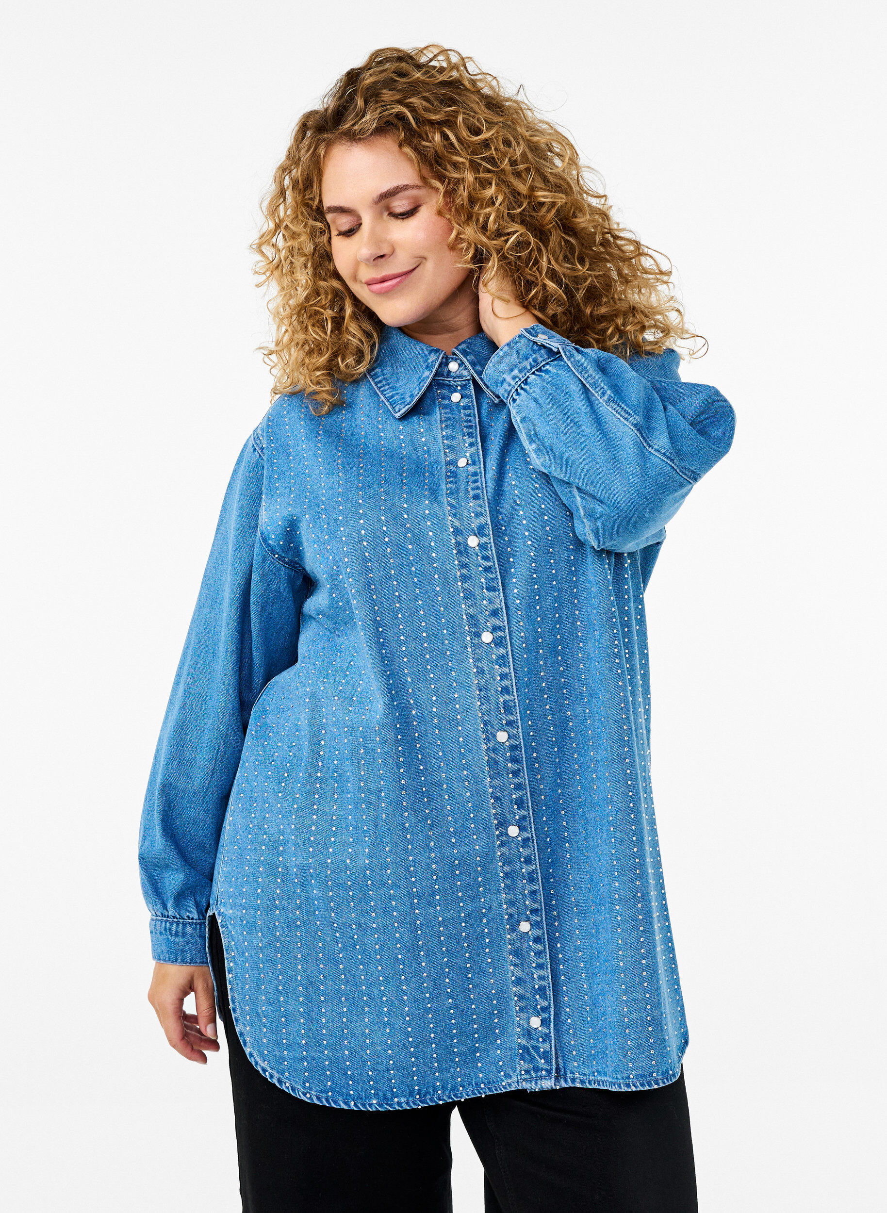 Zizzi Chemise en jean avec strass, Light Blue Denim, Model image number 0