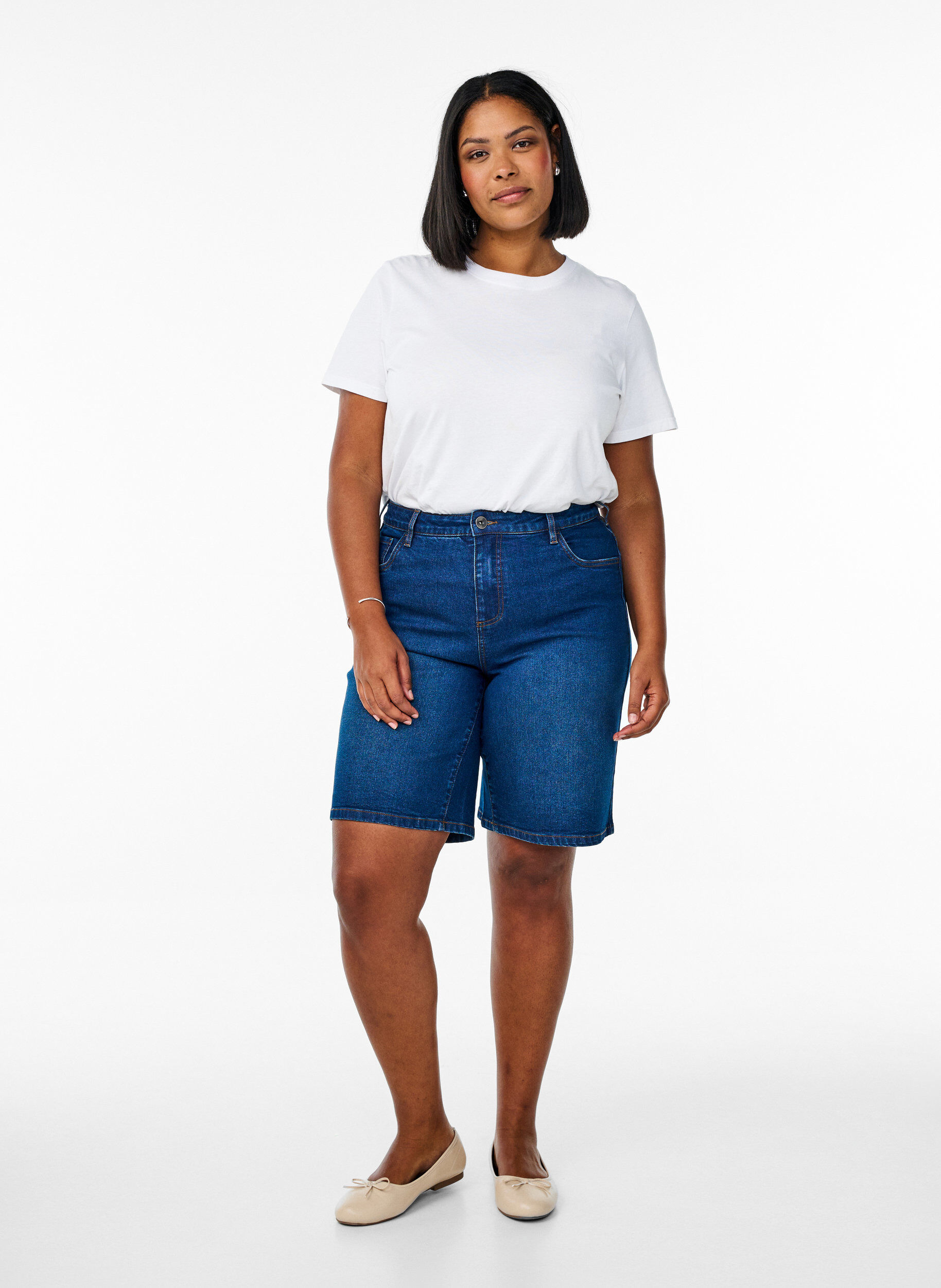 Zizzi FLASH - Short en jean ample &agrave; taille haute, Bleu, Model image number 1