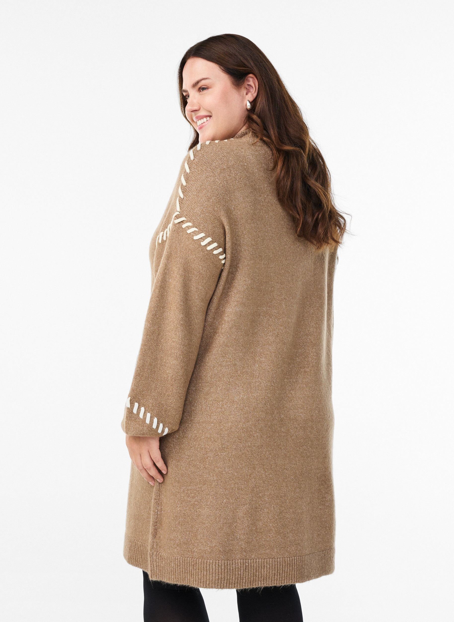 Zizzi Robe en maille avec surpiq&ucirc;res contrastantes, Camel, Model image number 2
