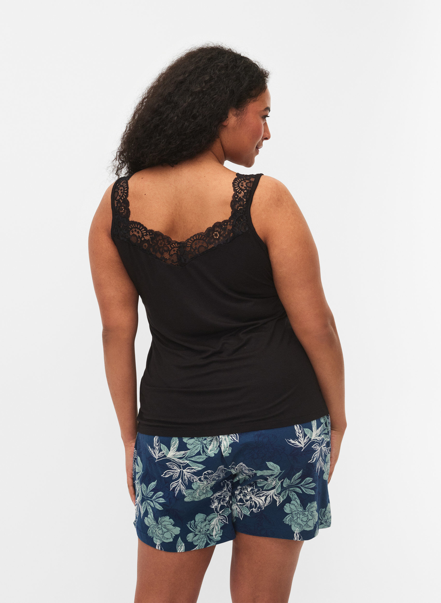 Zizzi Top en viscose avec bord en dentelle, Noir, Model image number 2
