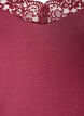 Top en viscose avec bord en dentelle, Bordeaux, Packshot image number 2