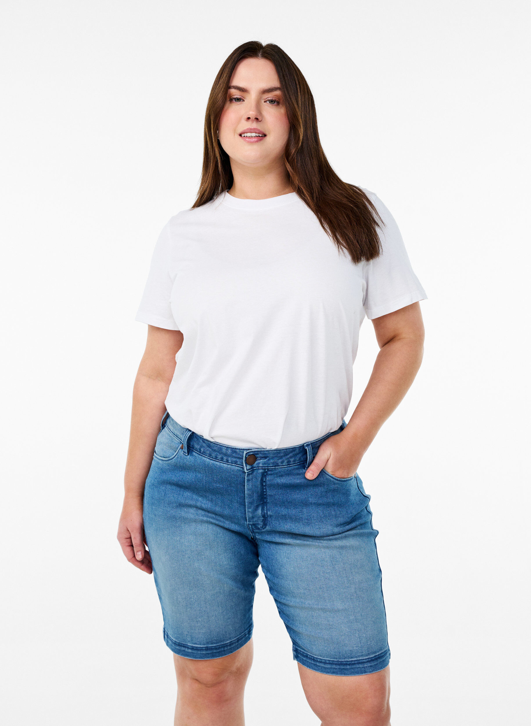 Zizzi Short Emily coupe slim, taille classique, Bleu Clair, Model image number 0