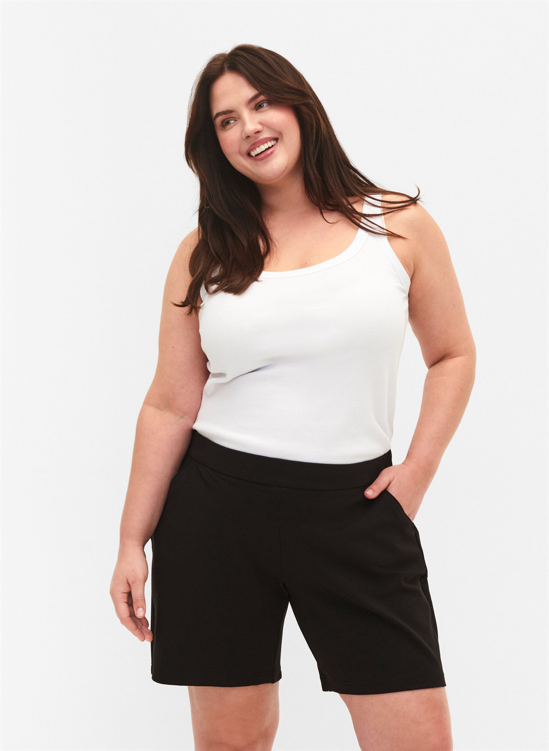 Zizzi Short Maddison, coupe r&eacute;guli&egrave;re, Black, Model image number 0