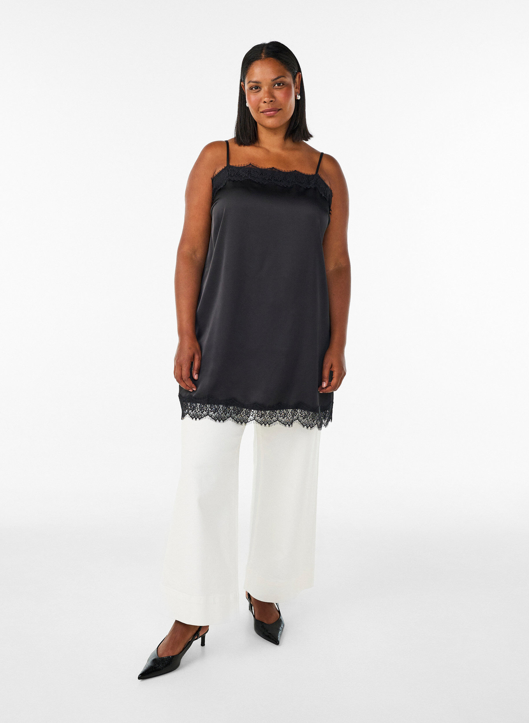 ZizziHaut long en satin bord&eacute; de dentelle, Noir, Model image number 1