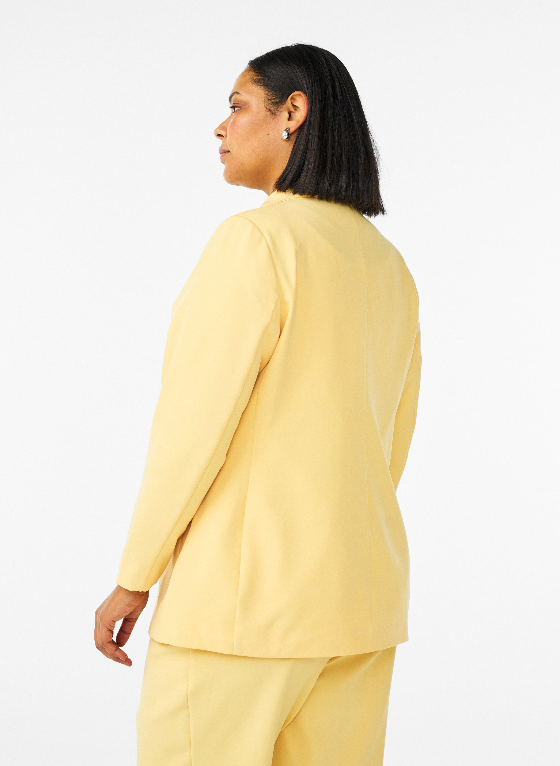 Zizzi Blazer classique avec fermeture &agrave; boutons, Jaune clair, Model image number 2