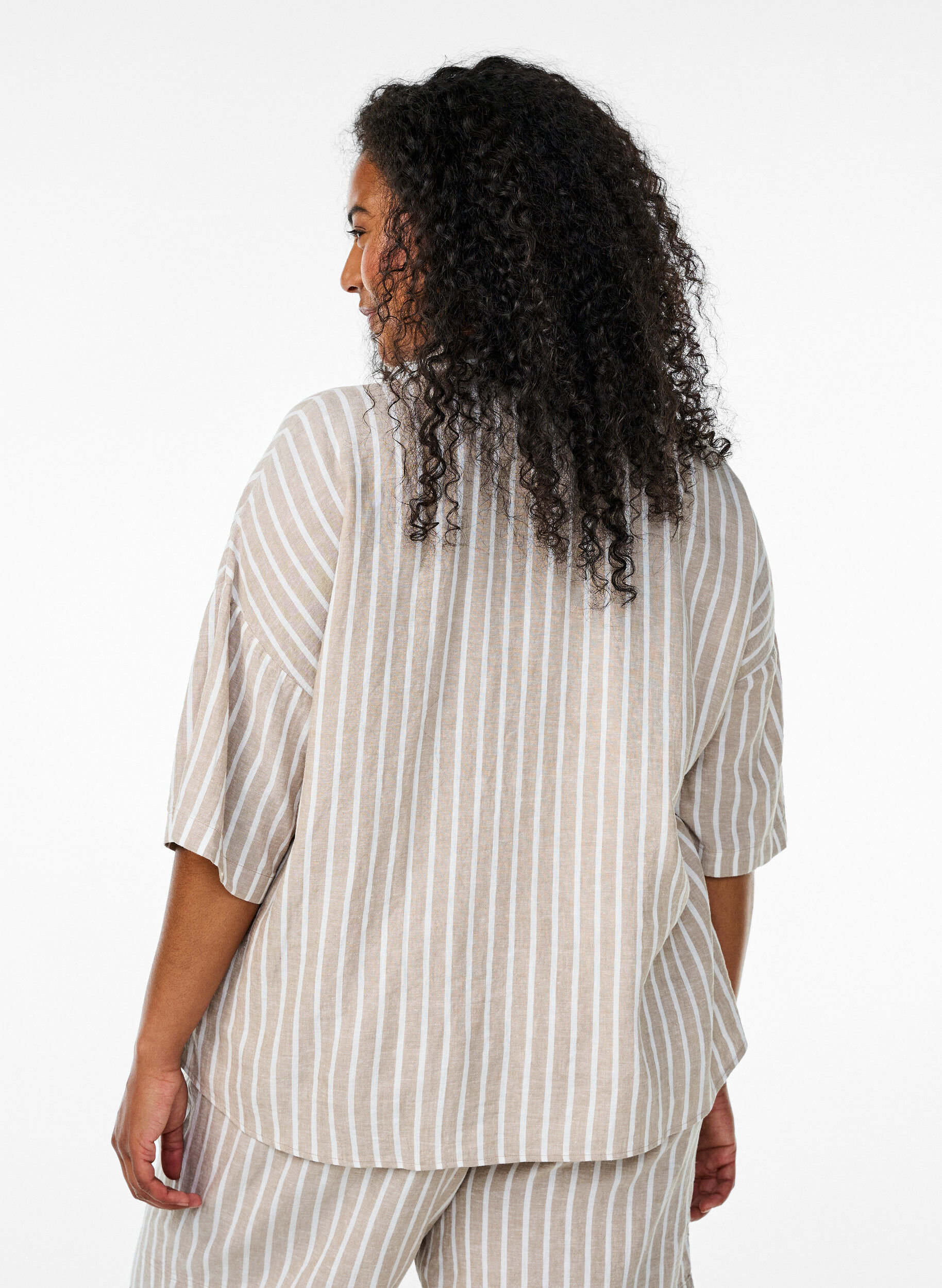 Zizzi Chemise &agrave; rayures en lin et viscose, Beige, Model image number 2