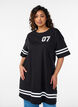 Robe T-shirt courte avec d&eacute;tails sport, Noir, Model image number 0