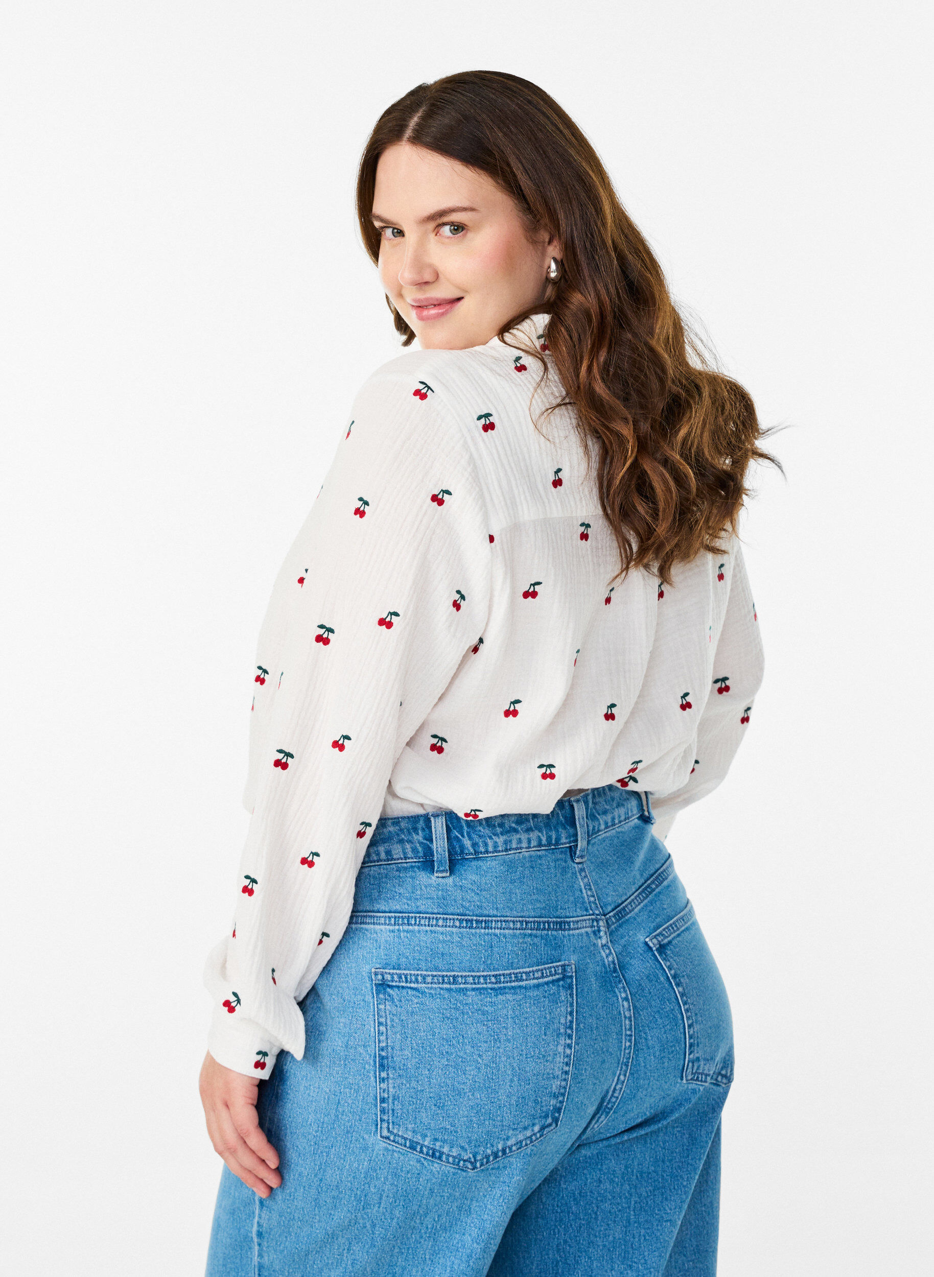 Zizzi Blouse &agrave; manches longues en mousseline de coton avec motifs brod&eacute;s, Vanille, Model image number 2