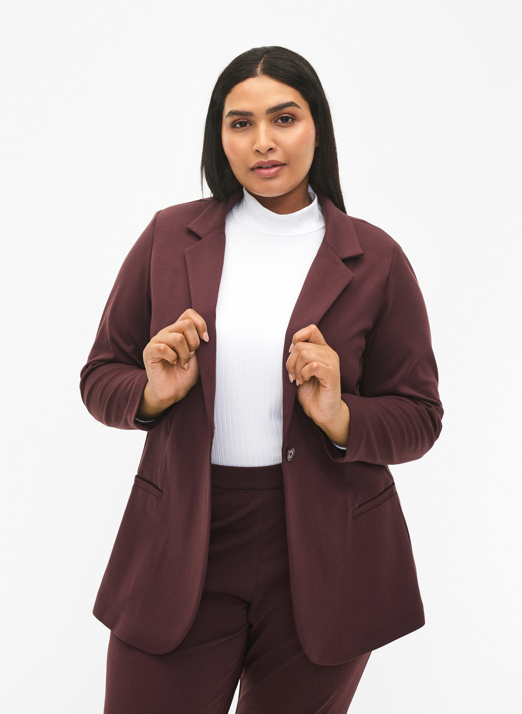 Zizzi Blazer simple avec fermeture &agrave; boutons, Bordeaux fonc&eacute;, Model image number 2