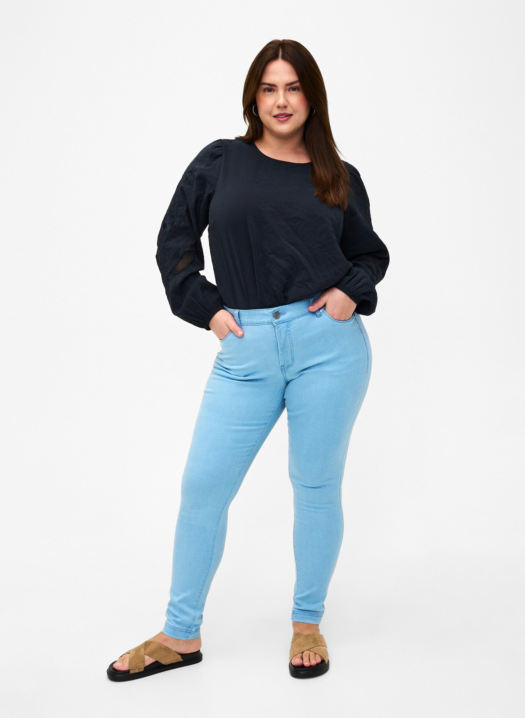 Zizzi Jean taille r&eacute;guli&egrave;re Viona, Bleu Clair, Model image number 0
