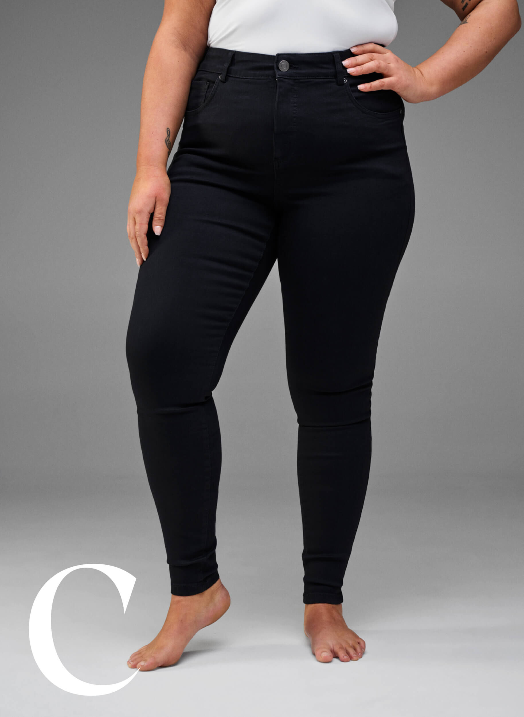 Zizzi Jean super slim &agrave; taille haute, Black, Model image number 6