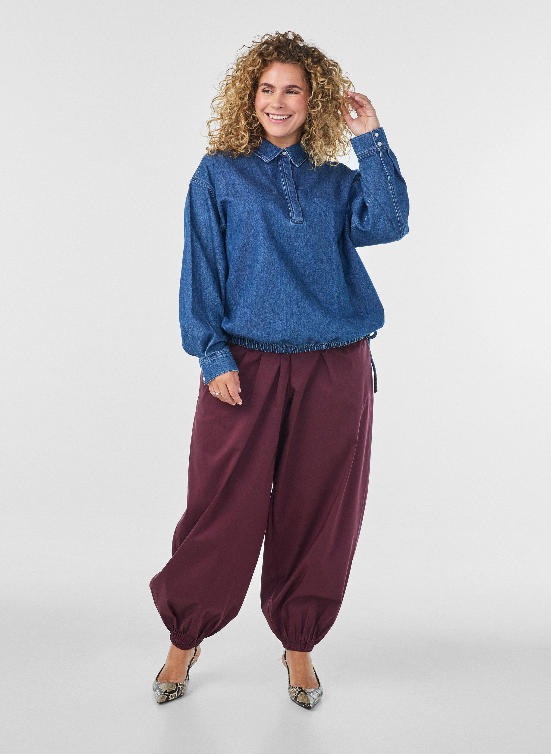 Pantalon ballon avec poches et ceinture &eacute;lastique, Bordeaux, Model