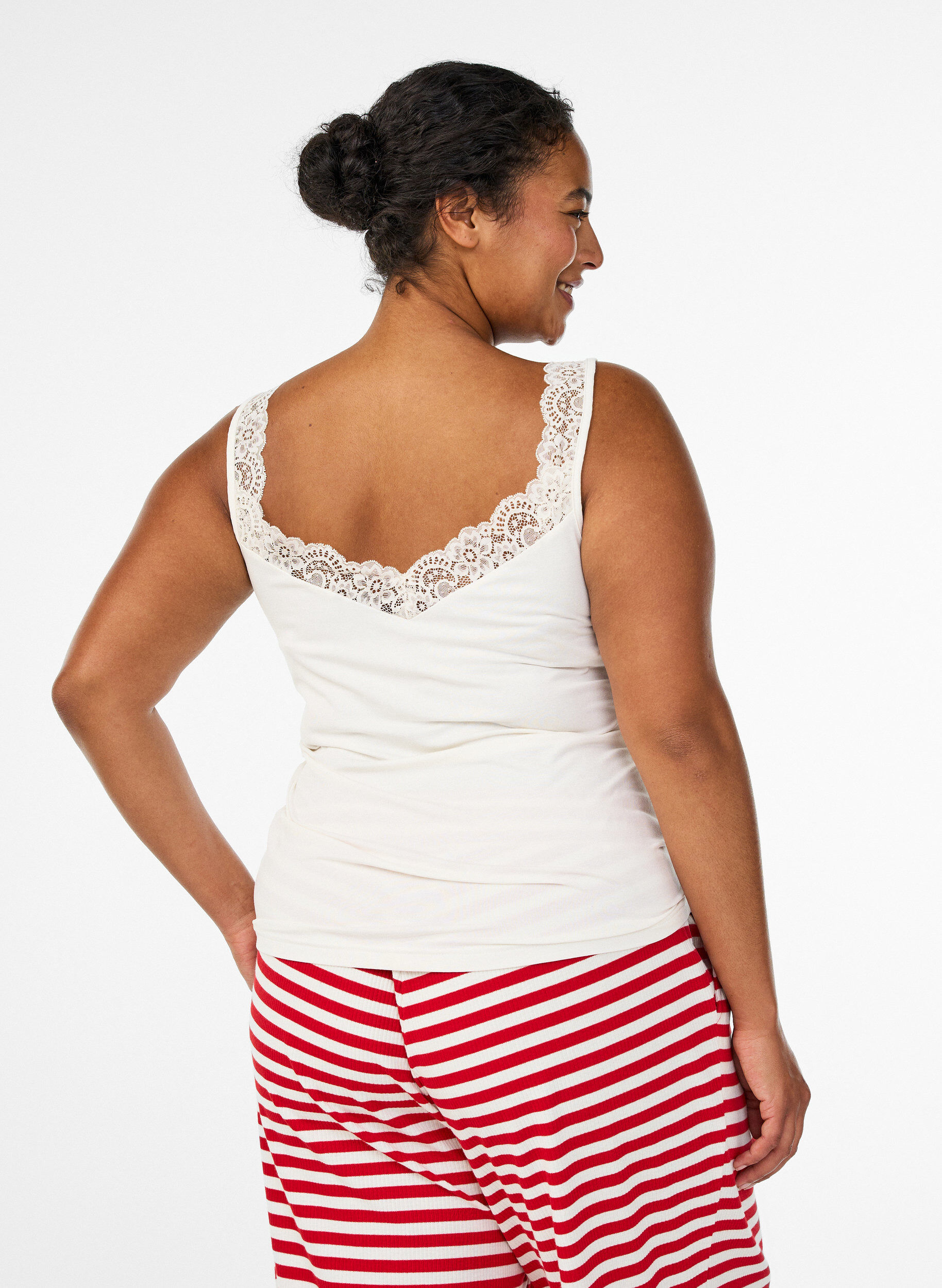ZizziTop en viscose avec bord en dentelle, Vanille, Model image number 2