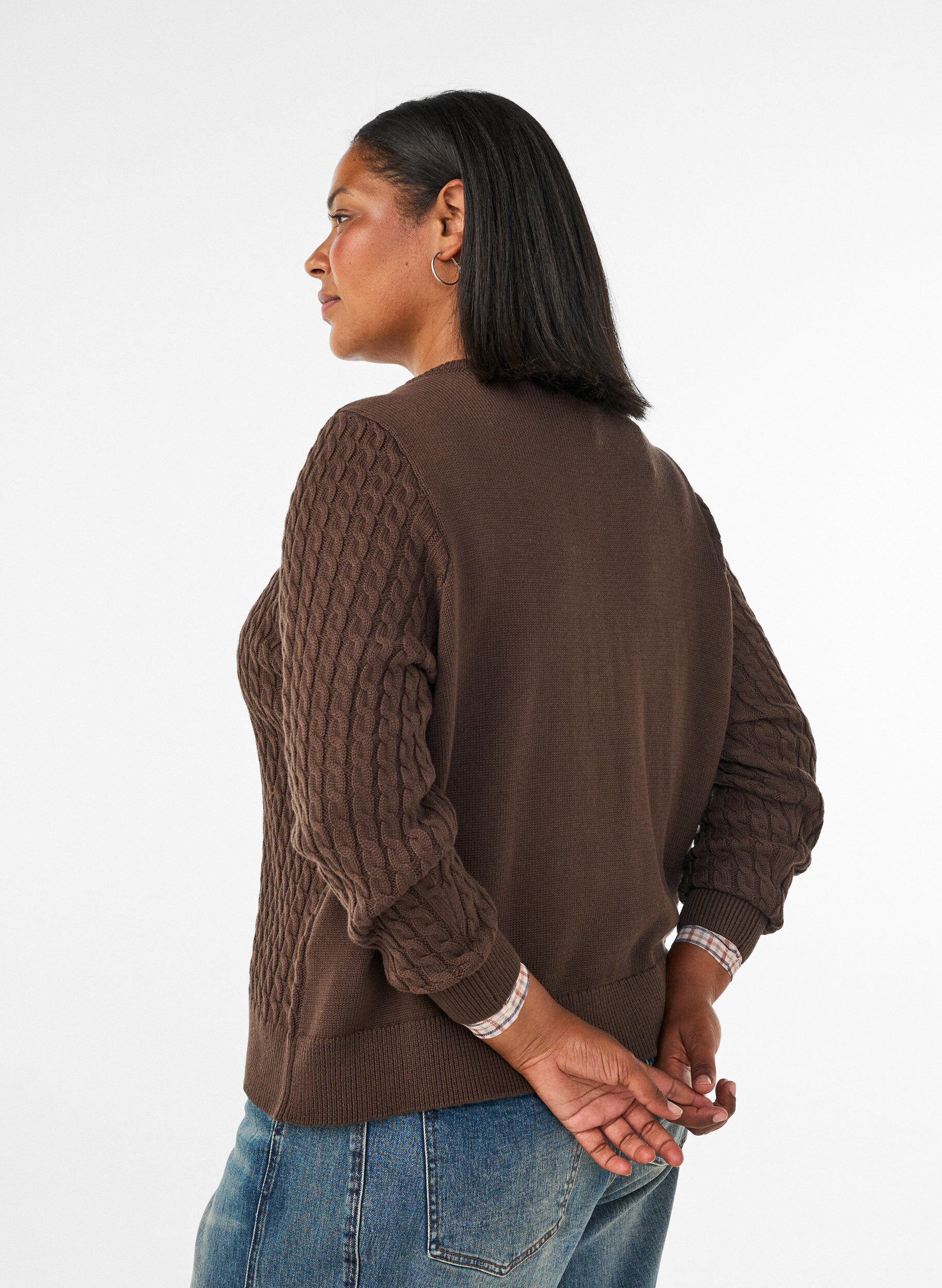 ZizziCardigan en maille torsad&eacute;e avec boutons dor&eacute;s, Marron, Model image number 2
