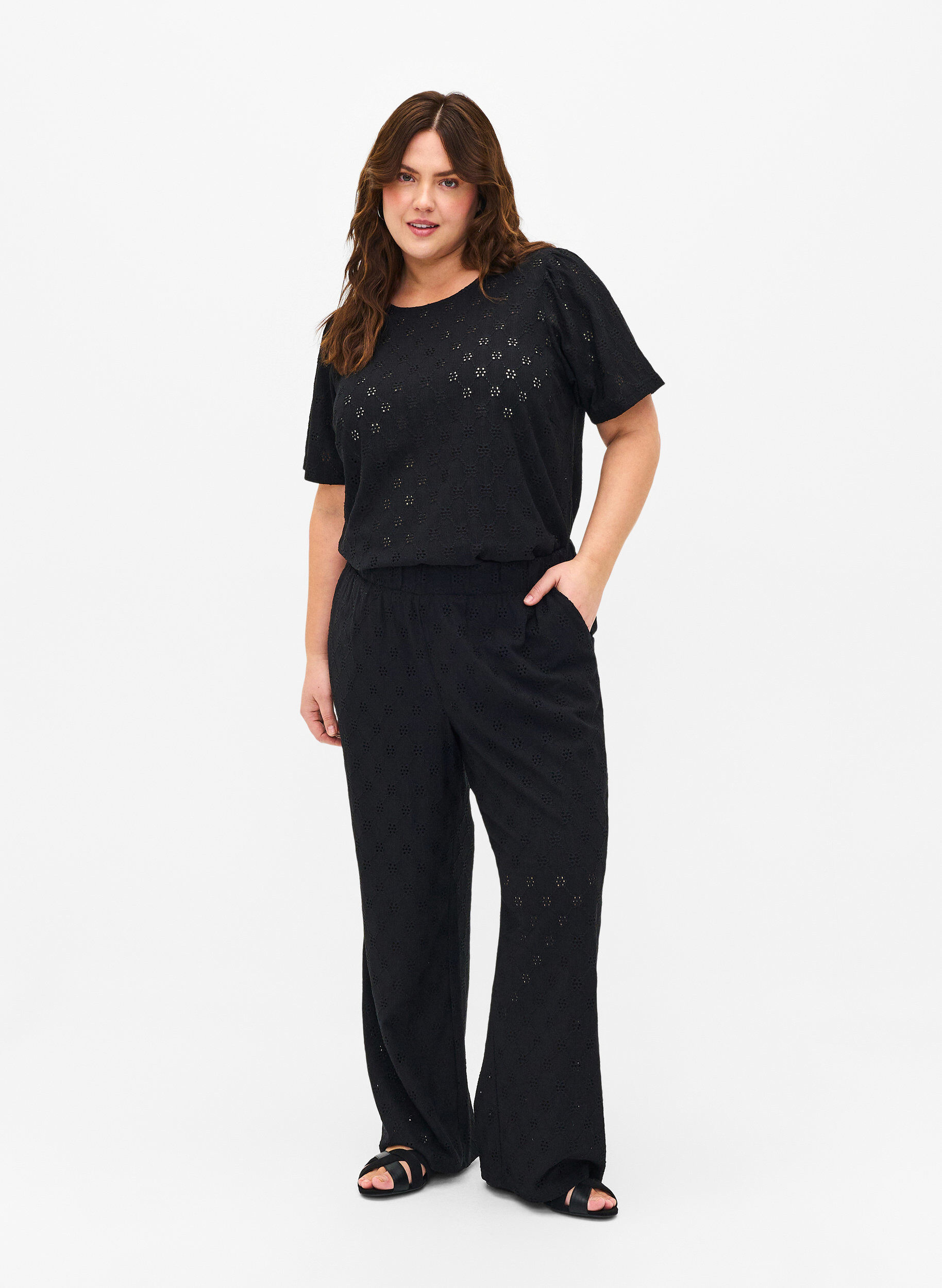 Zizzi Pantalon ample avec motif &agrave; trou, Black, Model image number 0
