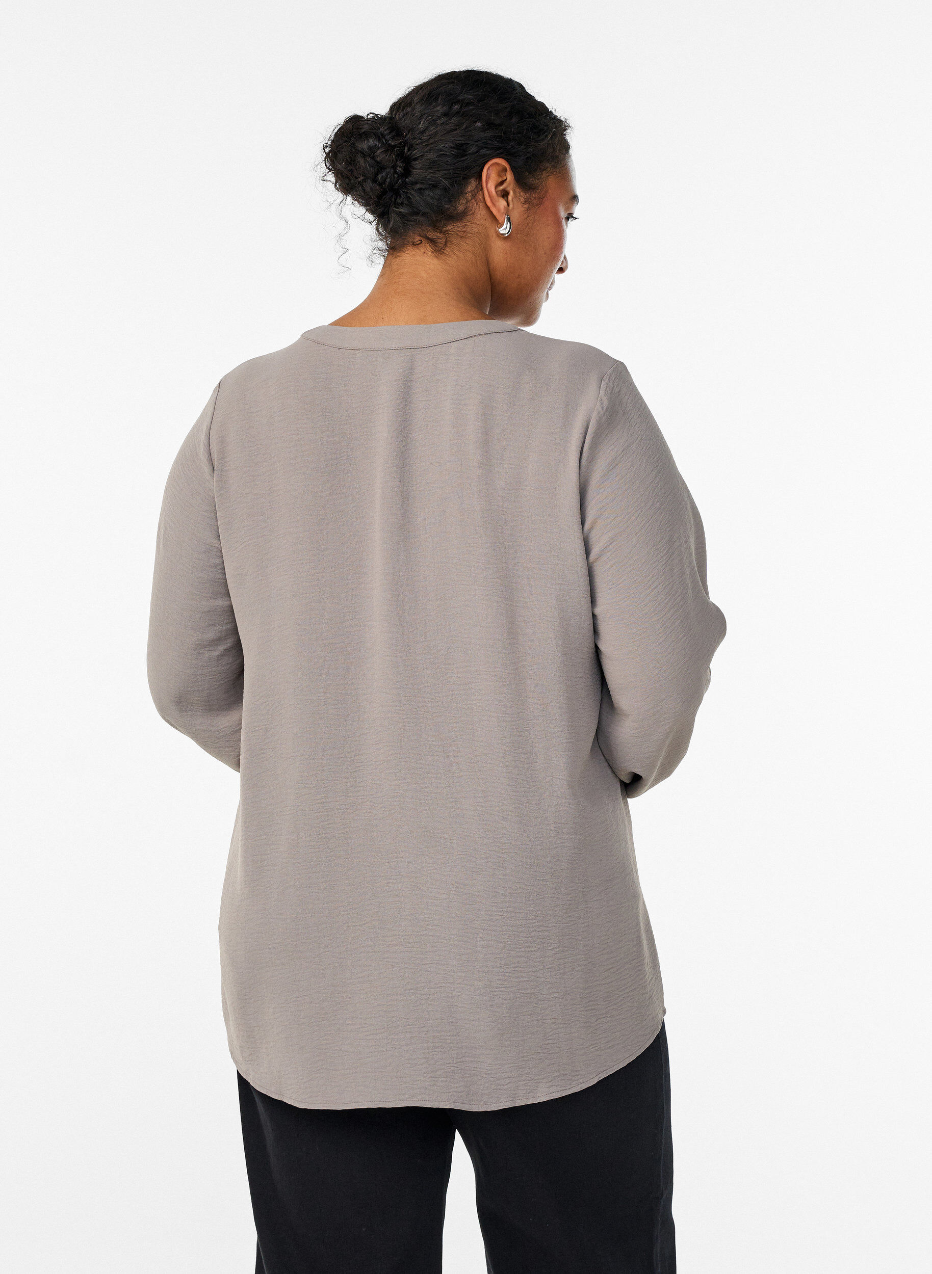 ZizziBlouse avec poignets smock&eacute;s et col en V, Beige, Model image number 2