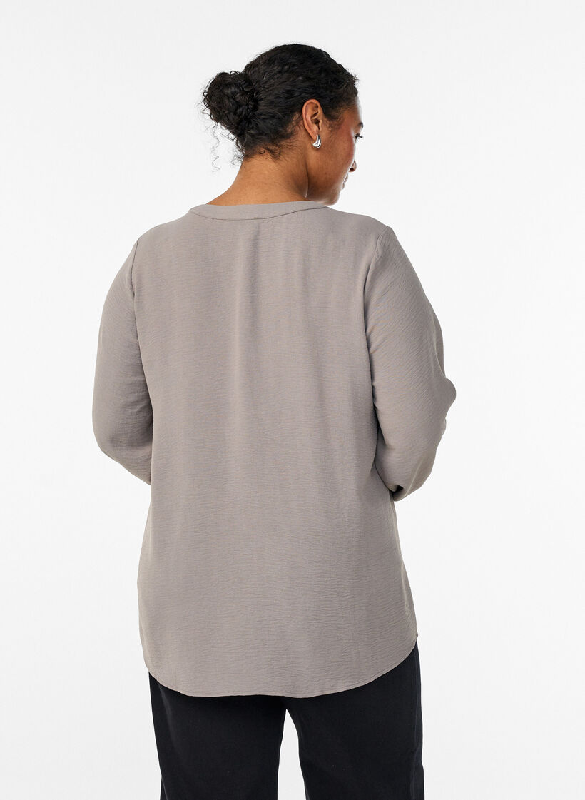 Blouse avec poignets smock&eacute;s et col en V, Beige, Model image number 2