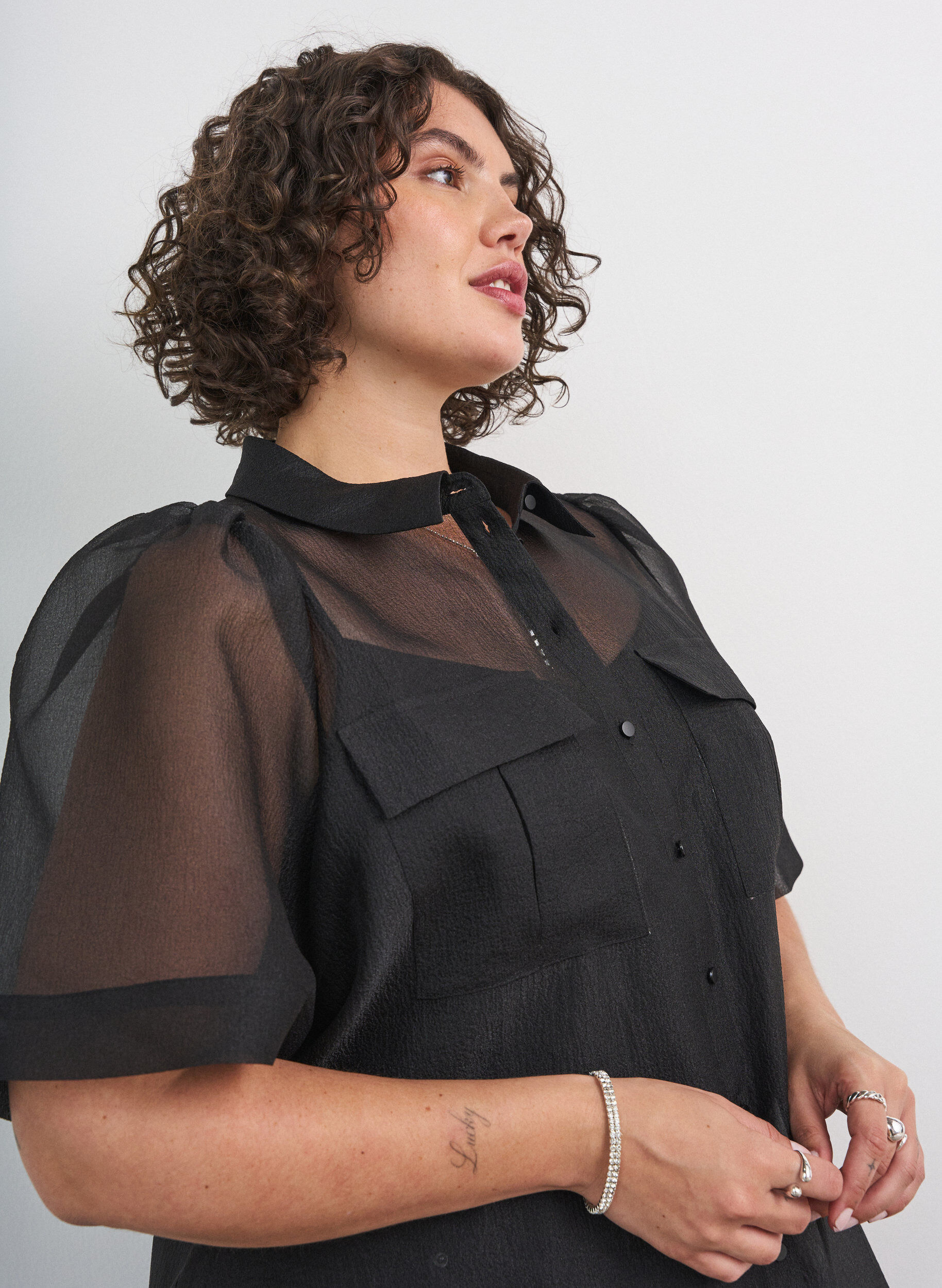ZizziRobe en organza avec poches poitrine et manches bouffantes, Noir, Model image number 3