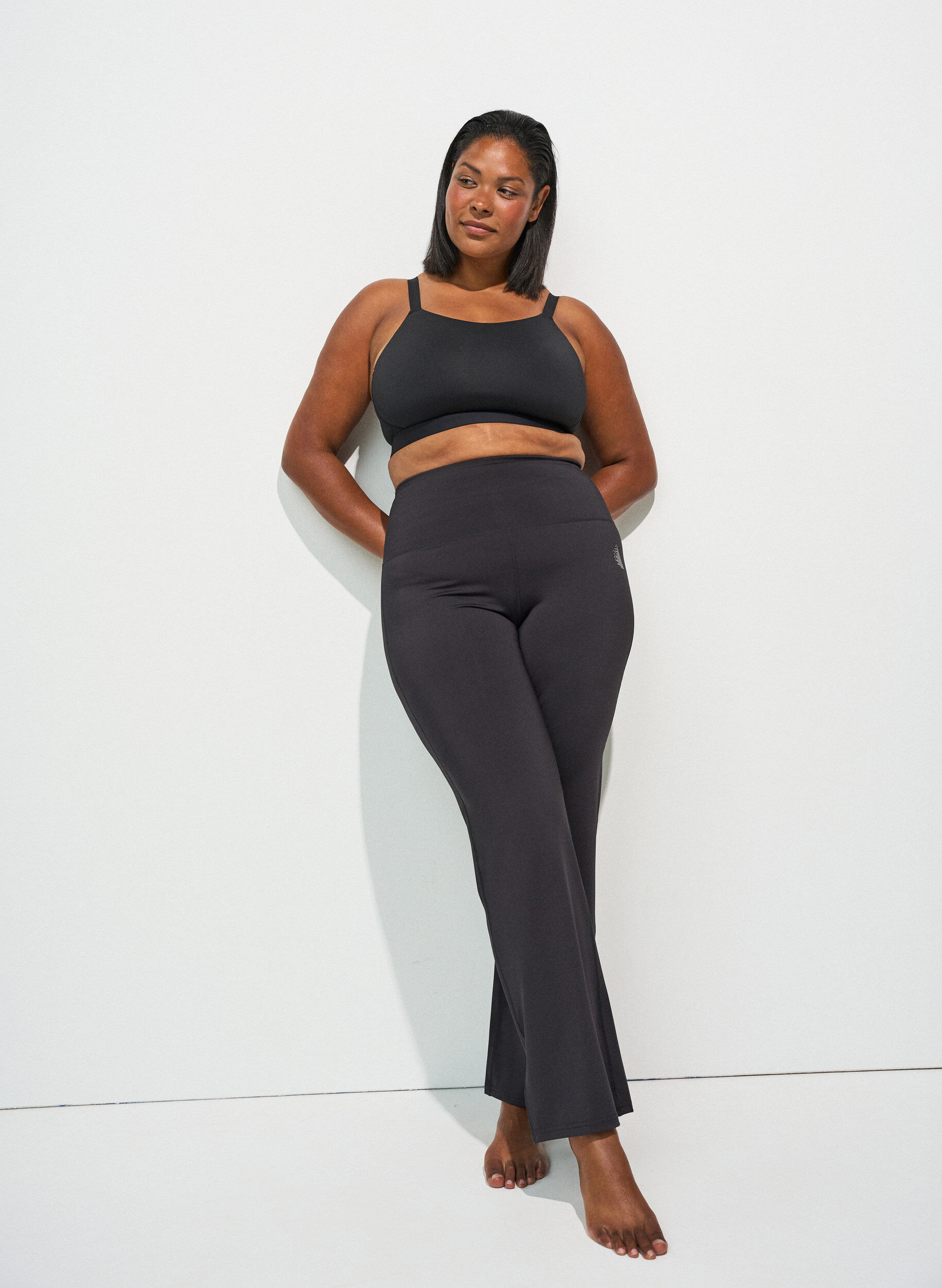 ZizziPantalon de training &eacute;vas&eacute; taille haute, Noir, Model image number 1