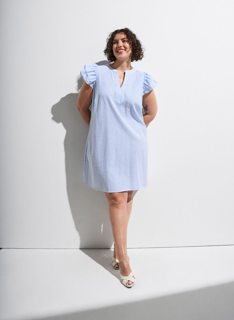 Robe ray&eacute;e en coton avec volants et coupe &eacute;vas&eacute;e, Bleu Clair, Image image number 0